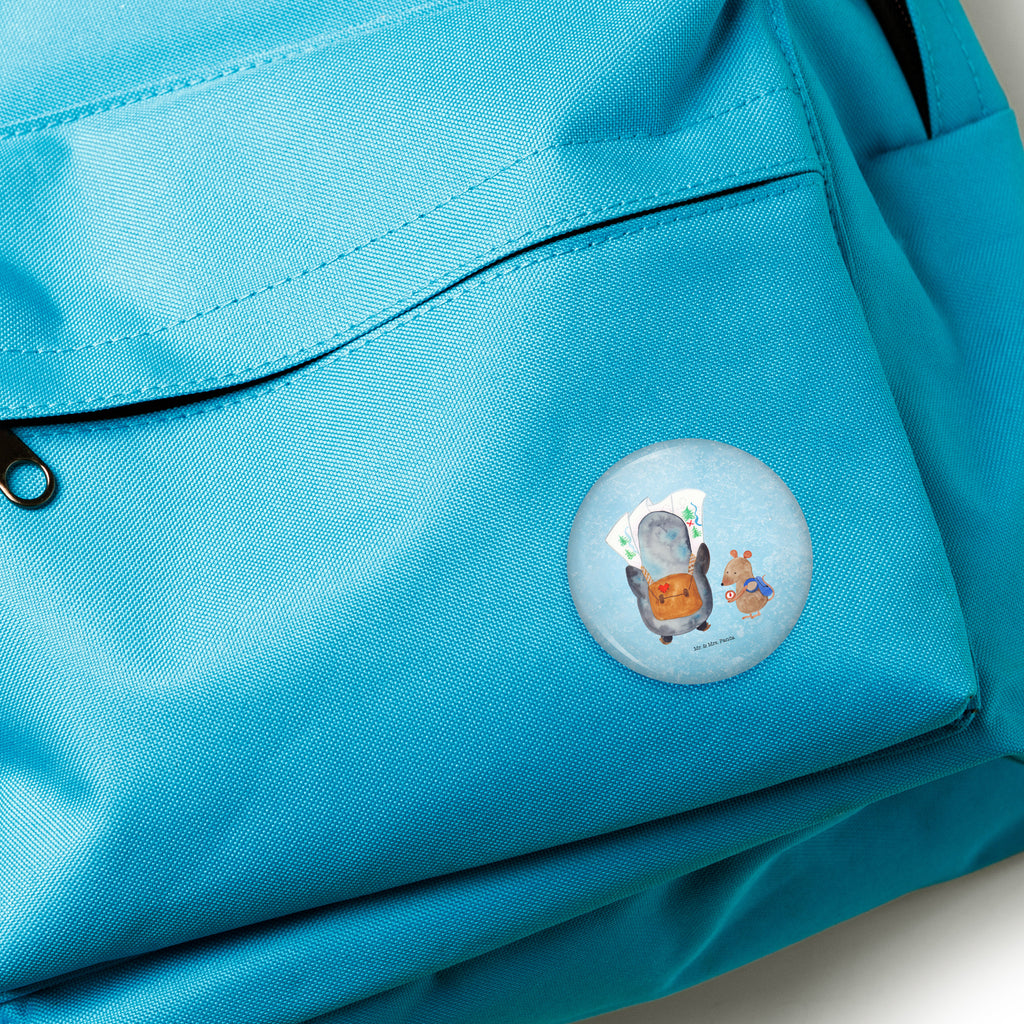50mm Button Pinguin & Maus Wanderer 50mm Button, Button, Pin, Anstecknadel, Pinguin, Pinguine, Abenteurer, Abenteuer, Roadtrip, Ausflug, Wanderlust, wandern