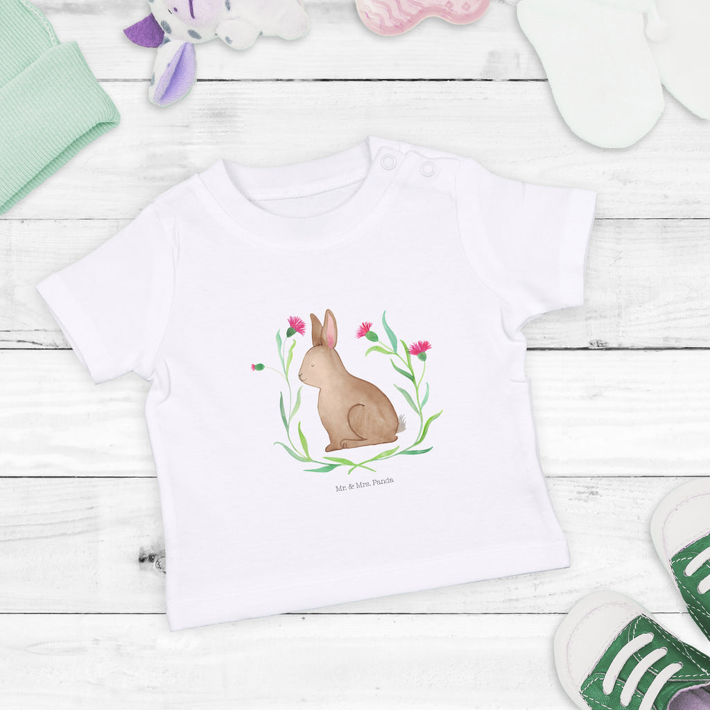 Organic Baby Shirt Hase sitzend Baby T-Shirt, Jungen Baby T-Shirt, Mädchen Baby T-Shirt, Shirt, Ostern, Osterhase, Ostergeschenke, Osternest, Osterdeko, Geschenk zu Ostern, Frohe Ostern, Ostergrüße, Osterblume, Liebe, Grüße, Hase, Kaninchen