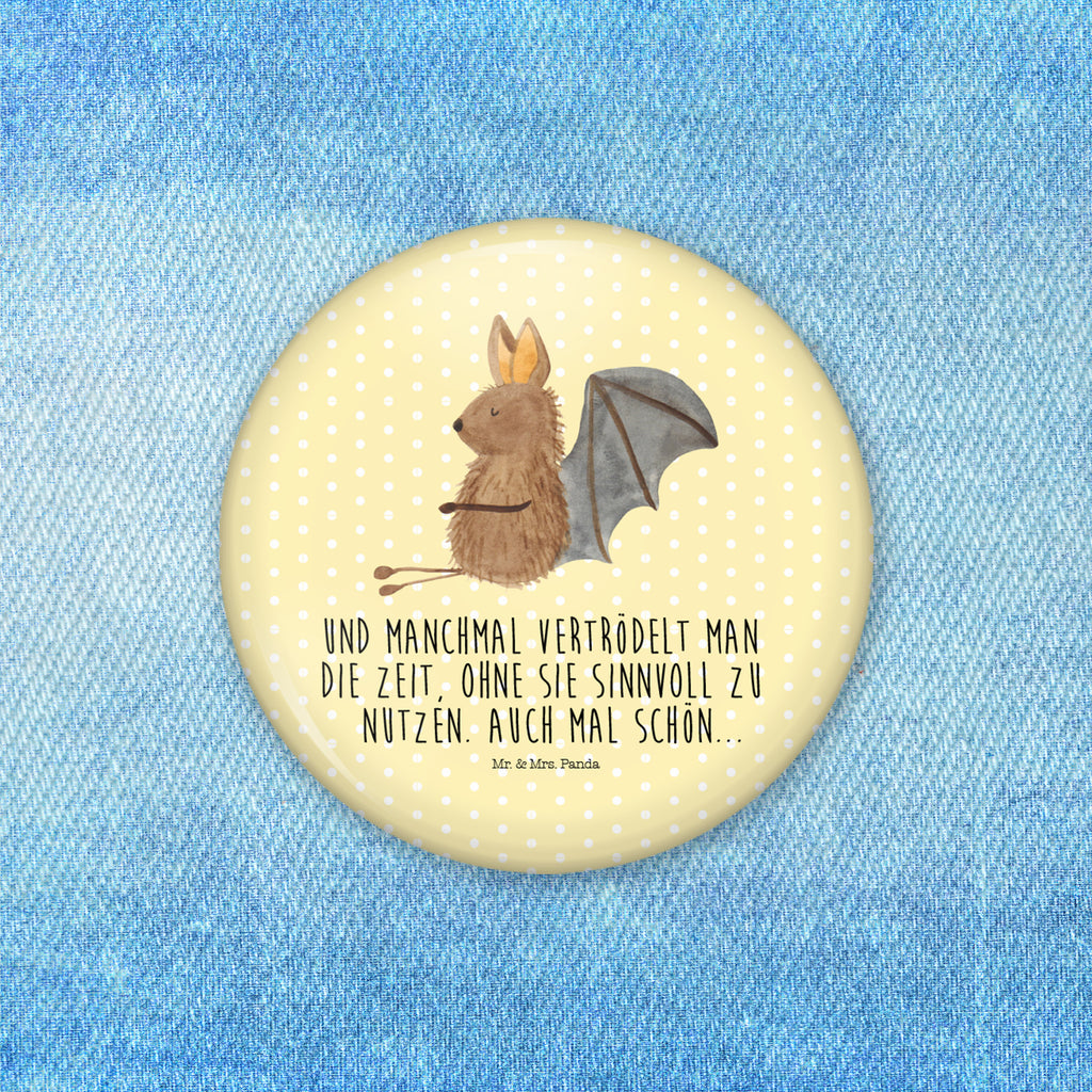 50mm Button Fledermaus sitzend 50mm Button, Button, Pin, Anstecknadel, Tiermotive, Gute Laune, lustige Sprüche, Tiere, Fledermaus, Fledermäuse, Motivation, entspannen