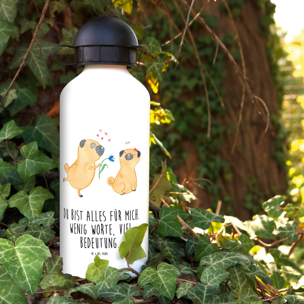 Kindertrinkflasche Mops verliebt Kindertrinkflasche, Kinder Trinkflasche, Trinkflasche, Flasche, Kinderflasche, Kinder, Kids, Kindergarten Flasche, Grundschule, Jungs, Mädchen, Hund, Hundemotiv, Haustier, Hunderasse, Tierliebhaber, Hundebesitzer, Sprüche, Mops, Möpse, Hundeliebe, verliebt, Liebe, Liebesspruch. Verlobt, Geschenk Freund, Partner