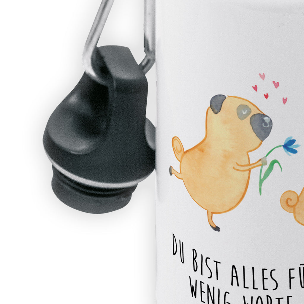 Kindertrinkflasche Mops verliebt Kindertrinkflasche, Kinder Trinkflasche, Trinkflasche, Flasche, Kinderflasche, Kinder, Kids, Kindergarten Flasche, Grundschule, Jungs, Mädchen, Hund, Hundemotiv, Haustier, Hunderasse, Tierliebhaber, Hundebesitzer, Sprüche, Mops, Möpse, Hundeliebe, verliebt, Liebe, Liebesspruch. Verlobt, Geschenk Freund, Partner