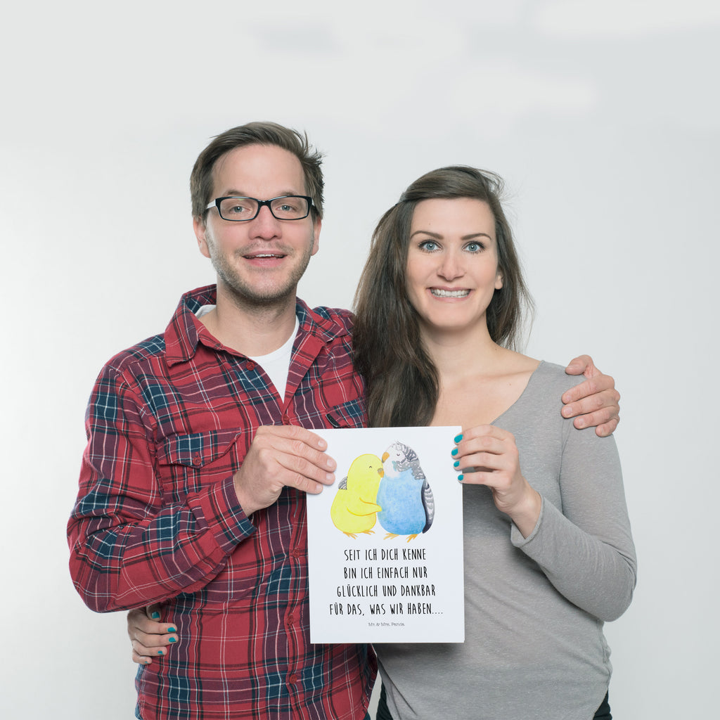Poster Wellensittich Liebe Poster, Wandposter, Bild, Wanddeko, Küchenposter, Kinderposter, Wanddeko Bild, Raumdekoration, Wanddekoration, Handgemaltes Poster, Mr. & Mrs. Panda Poster, Designposter, Kunstdruck, Posterdruck, Liebe, Partner, Freund, Freundin, Ehemann, Ehefrau, Heiraten, Verlobung, Heiratsantrag, Liebesgeschenk, Jahrestag, Hocheitstag, Vögel, Wellensittich, Nähe, Kuscheln, Vertrauen