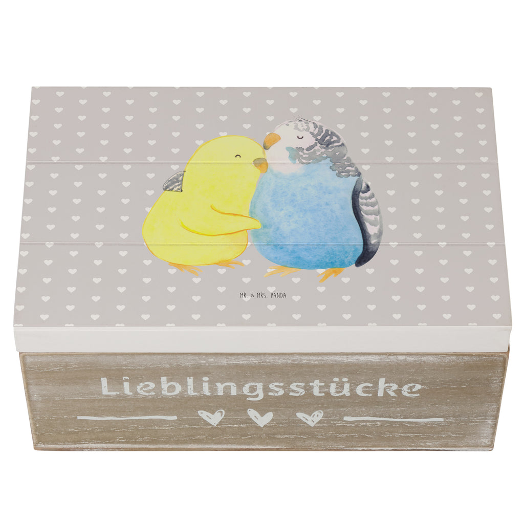 Holzkiste Wellensittich Liebe Holzkiste, Kiste, Schatzkiste, Truhe, Schatulle, XXL, Erinnerungsbox, Erinnerungskiste, Dekokiste, Aufbewahrungsbox, Liebe, Partner, Freund, Freundin, Ehemann, Ehefrau, Heiraten, Verlobung, Heiratsantrag, Liebesgeschenk, Jahrestag, Hocheitstag, Vögel, Wellensittich, Nähe, Kuscheln, Vertrauen