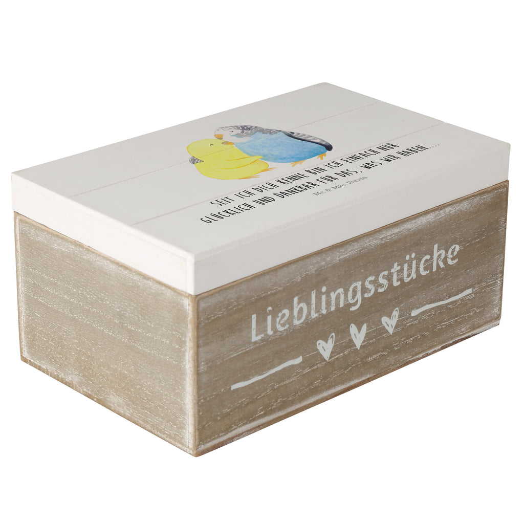 Holzkiste Wellensittich Liebe Holzkiste, Kiste, Schatzkiste, Truhe, Schatulle, XXL, Erinnerungsbox, Erinnerungskiste, Dekokiste, Aufbewahrungsbox, Liebe, Partner, Freund, Freundin, Ehemann, Ehefrau, Heiraten, Verlobung, Heiratsantrag, Liebesgeschenk, Jahrestag, Hocheitstag, Vögel, Wellensittich, Nähe, Kuscheln, Vertrauen