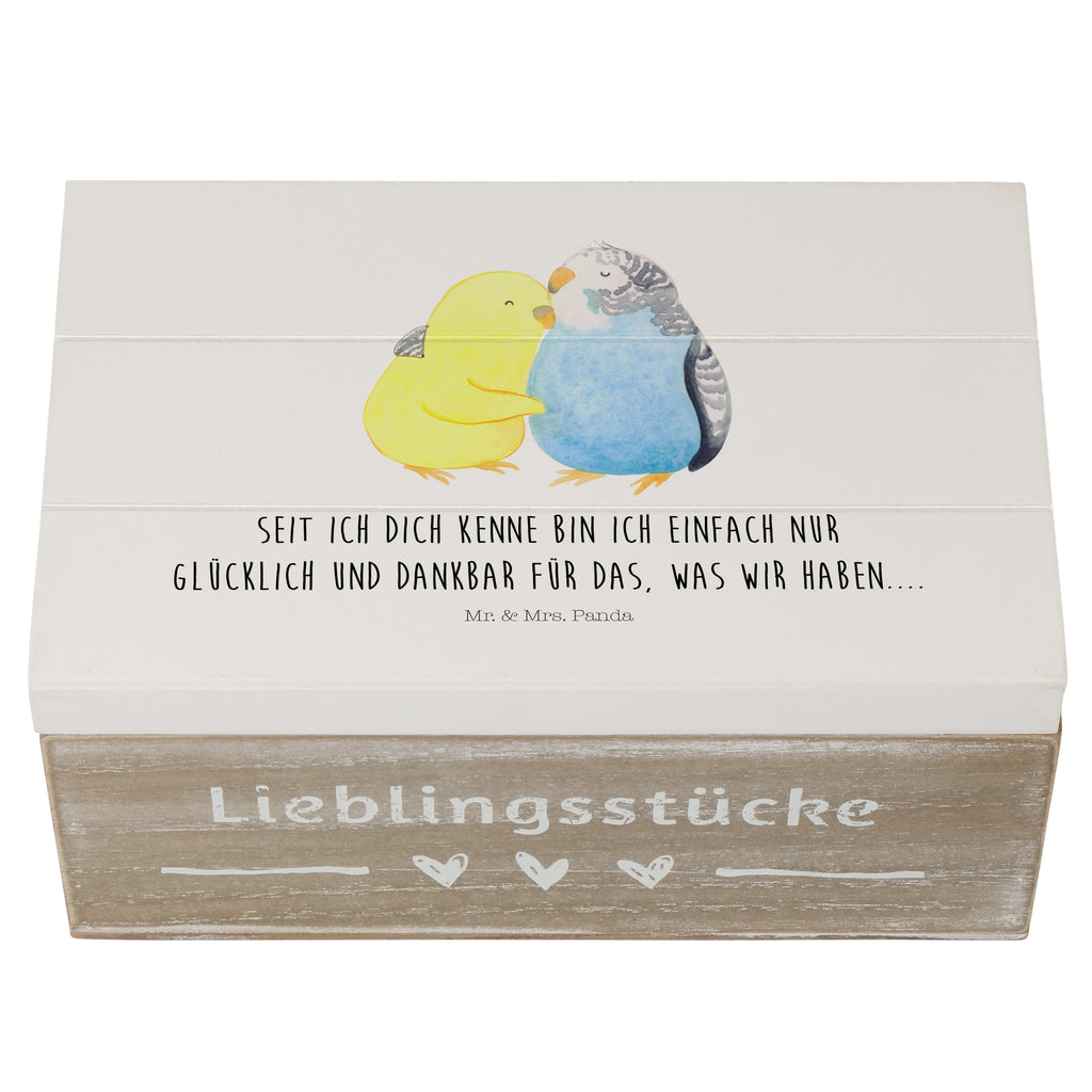 Holzkiste Wellensittich Liebe Holzkiste, Kiste, Schatzkiste, Truhe, Schatulle, XXL, Erinnerungsbox, Erinnerungskiste, Dekokiste, Aufbewahrungsbox, Liebe, Partner, Freund, Freundin, Ehemann, Ehefrau, Heiraten, Verlobung, Heiratsantrag, Liebesgeschenk, Jahrestag, Hocheitstag, Vögel, Wellensittich, Nähe, Kuscheln, Vertrauen