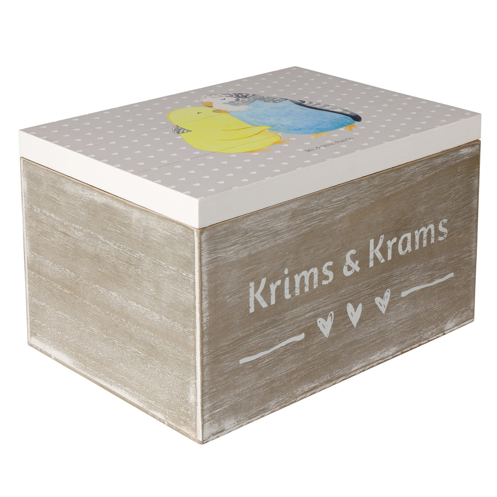 Holzkiste Wellensittich Liebe Holzkiste, Kiste, Schatzkiste, Truhe, Schatulle, XXL, Erinnerungsbox, Erinnerungskiste, Dekokiste, Aufbewahrungsbox, Liebe, Partner, Freund, Freundin, Ehemann, Ehefrau, Heiraten, Verlobung, Heiratsantrag, Liebesgeschenk, Jahrestag, Hocheitstag, Vögel, Wellensittich, Nähe, Kuscheln, Vertrauen