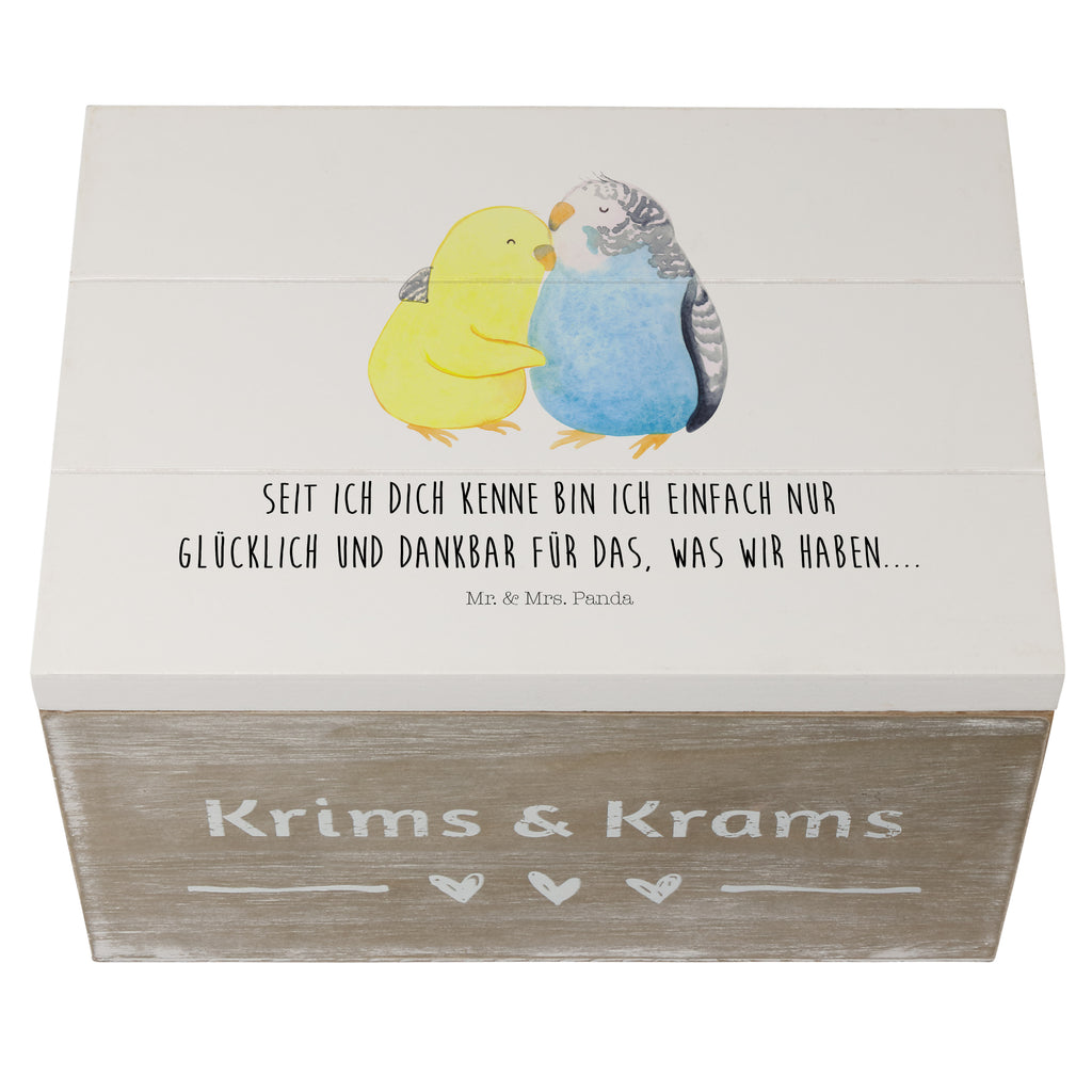 Holzkiste Wellensittich Liebe Holzkiste, Kiste, Schatzkiste, Truhe, Schatulle, XXL, Erinnerungsbox, Erinnerungskiste, Dekokiste, Aufbewahrungsbox, Liebe, Partner, Freund, Freundin, Ehemann, Ehefrau, Heiraten, Verlobung, Heiratsantrag, Liebesgeschenk, Jahrestag, Hocheitstag, Vögel, Wellensittich, Nähe, Kuscheln, Vertrauen