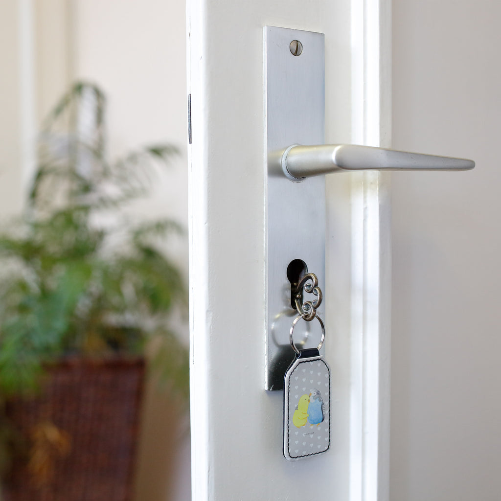 Rechteckig Schlüsselanhänger Wellensittich Liebe Schlüsselanhänger, Anhänger, Taschenanhänger, Glücksbringer, Schutzengel, Liebe, Partner, Freund, Freundin, Ehemann, Ehefrau, Heiraten, Verlobung, Heiratsantrag, Liebesgeschenk, Jahrestag, Hocheitstag, Vögel, Wellensittich, Nähe, Kuscheln, Vertrauen