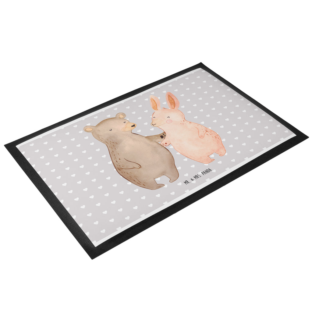 Fußmatte Bär Hase Umarmen Freunde, bester Freund, Hase, Bär, Bärchen, best friends Türvorleger, Schmutzmatte, Fußabtreter, Matte, Schmutzfänger, Fußabstreifer, Schmutzfangmatte, Türmatte, Motivfußmatte,  Haustürmatte, Vorleger  Liebe,  Partner, Freund, Freundin, Ehemann, Ehefrau, Heiraten, Verlobung, Heiratsantrag, Liebesgeschenk, Jahrestag, Hocheitstag