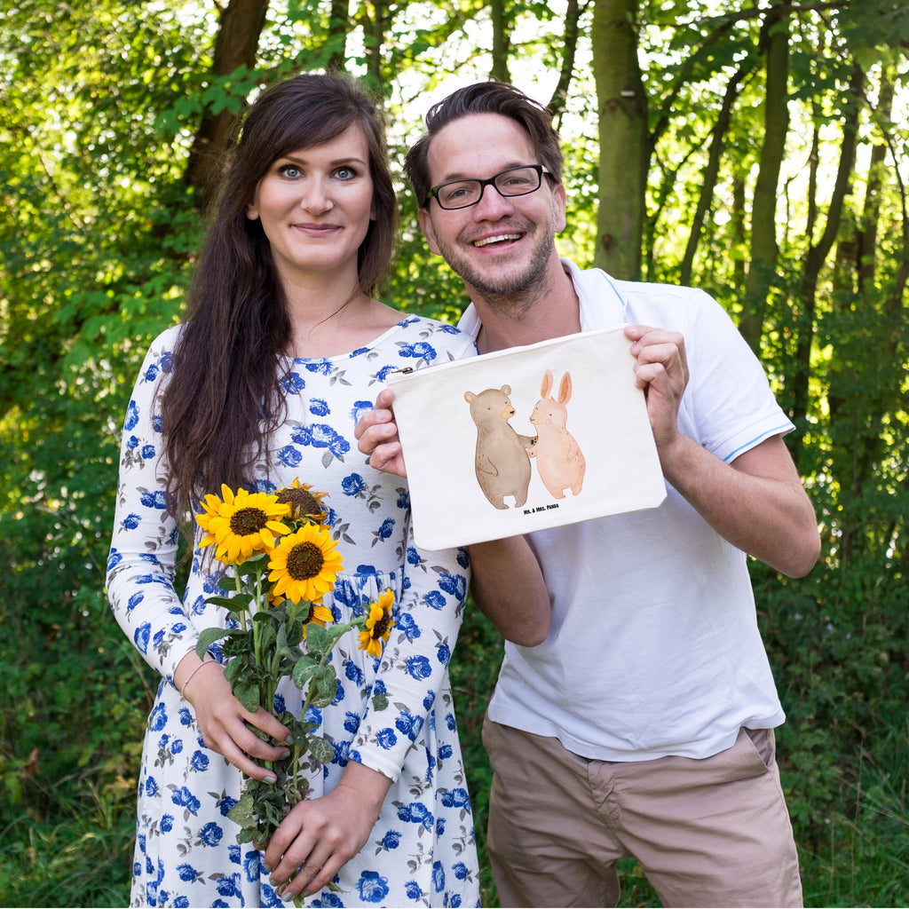 Schminktasche Bär Hase Umarmen Schminktasche, Kosmetiktasche, Kosmetikbeutel, Stiftemäppchen, Etui, Federmappe, Makeup, XXL, Schminketui, Kosmetiketui, Schlamperetui, Liebe, Partner, Freund, Freundin, Ehemann, Ehefrau, Heiraten, Verlobung, Heiratsantrag, Liebesgeschenk, Jahrestag, Hocheitstag, Freunde, bester Freund, Hase, Bär, Bärchen, best friends