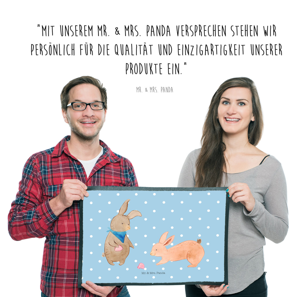 Fußmatte Hasen Muschel Hasen, beste Freundin, Freundin, Freundinnen, best friends, BFF, Muscheln sammeln, Muscheln, Meer Türvorleger, Schmutzmatte, Fußabtreter, Matte, Schmutzfänger, Fußabstreifer, Schmutzfangmatte, Türmatte, Motivfußmatte,  Haustürmatte, Vorleger  Familie, Vatertag, Muttertag, Bruder, Schwester, Mama, Papa, Oma, Opa