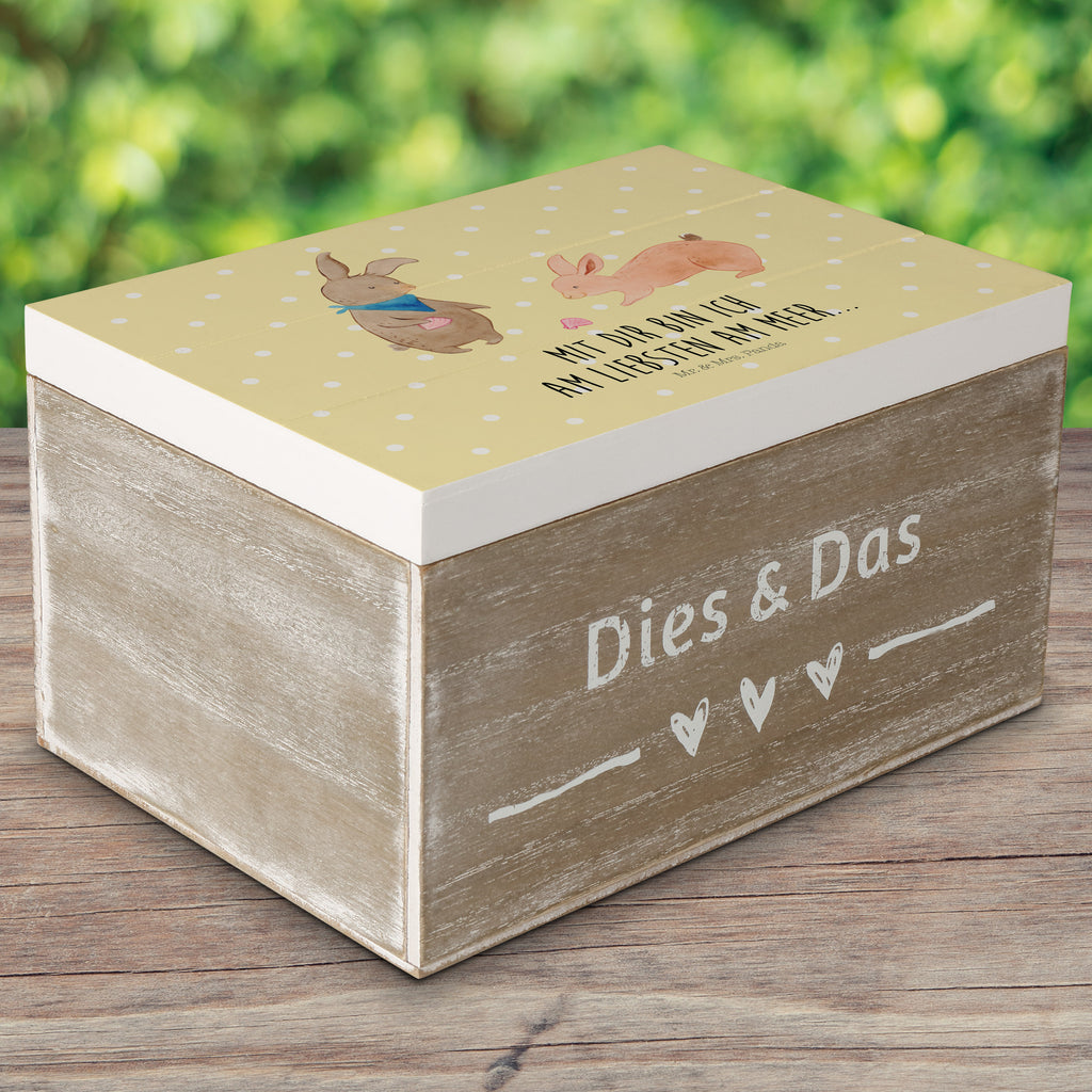 Holzkiste Hasen Muschel Holzkiste, Kiste, Schatzkiste, Truhe, Schatulle, XXL, Erinnerungsbox, Erinnerungskiste, Dekokiste, Aufbewahrungsbox, Familie, Vatertag, Muttertag, Bruder, Schwester, Mama, Papa, Oma, Opa, Hasen, beste Freundin, Freundin, Freundinnen, best friends, BFF, Muscheln sammeln, Muscheln, Meer