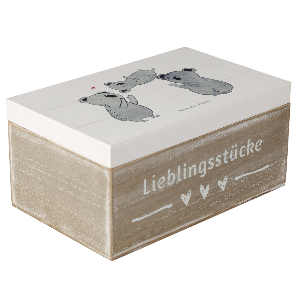 Holzkiste Koala Feiern Sich Holzkiste, Kiste, Schatzkiste, Truhe, Schatulle, XXL, Erinnerungsbox, Erinnerungskiste, Dekokiste, Aufbewahrungsbox, Geburtstag, Geburtstagsgeschenk, Geschenk, Koala, Familie, Kind, Eltern, Herz, Liebe