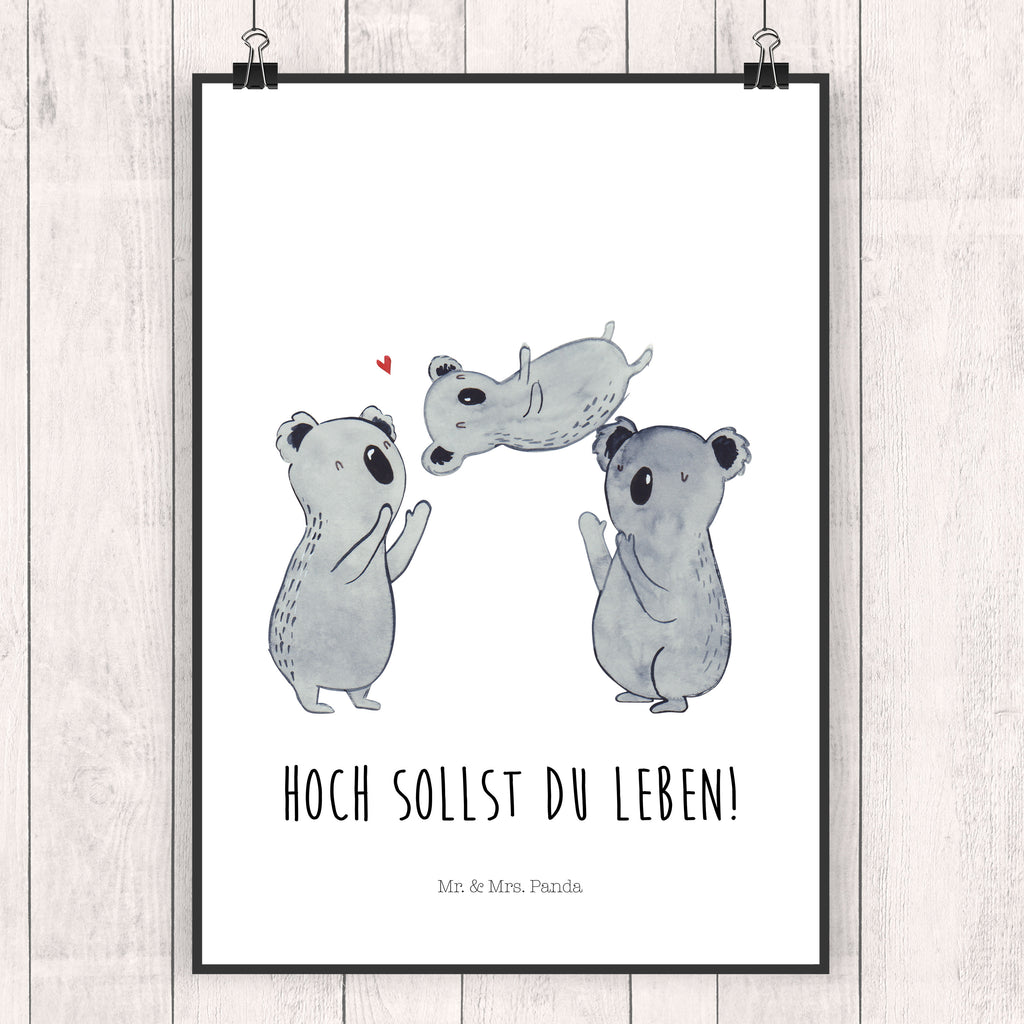 Poster Koala Feiern Sich Poster, Wandposter, Bild, Wanddeko, Küchenposter, Kinderposter, Wanddeko Bild, Raumdekoration, Wanddekoration, Handgemaltes Poster, Mr. & Mrs. Panda Poster, Designposter, Kunstdruck, Posterdruck, Geburtstag, Geburtstagsgeschenk, Geschenk, Koala, Familie, Kind, Eltern, Herz, Liebe