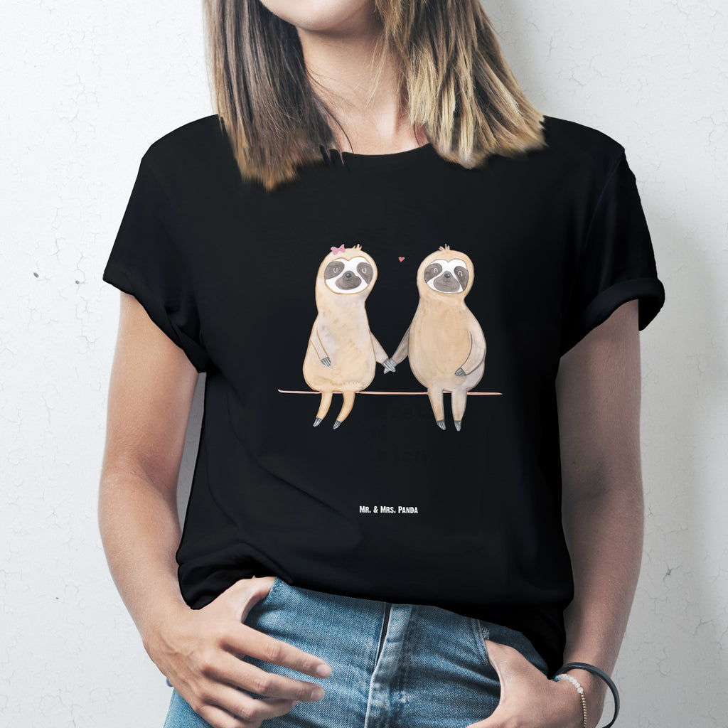 Größe L T-Shirt Faultier Pärchen T-Shirt, Shirt, Tshirt, Lustiges T-Shirt, T-Shirt mit Spruch, Party, Junggesellenabschied, Jubiläum, Geburstag, Herrn, Damen, Männer, Frauen, Schlafshirt, Nachthemd, Sprüche, Faultier, Faultier Geschenk, Faultier Deko, Faultiere, faul, Lieblingstier, Liebe, Liebespaar, Faultierliebe, Faultierpärchen, verliebt, verlobt, gemeinsam, relaxen, Pärchen, Beziehung, Langsamkeit