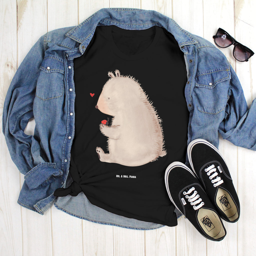 Größe L T-Shirt Bär mit Marienkäfer T-Shirt, Shirt, Tshirt, Lustiges T-Shirt, T-Shirt mit Spruch, Party, Junggesellenabschied, Jubiläum, Geburstag, Herrn, Damen, Männer, Frauen, Schlafshirt, Nachthemd, Sprüche, Bär, Teddy, Teddybär, Marienkäfer, Liebe, Freiheit, Motivation, Das Leben ist schön