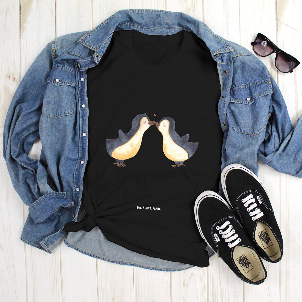Größe XXL T-Shirt Pinguin Liebe T-Shirt, Shirt, Tshirt, Lustiges T-Shirt, T-Shirt mit Spruch, Party, Junggesellenabschied, Jubiläum, Geburstag, Herrn, Damen, Männer, Frauen, Schlafshirt, Nachthemd, Sprüche, Liebe, Partner, Freund, Freundin, Ehemann, Ehefrau, Heiraten, Verlobung, Heiratsantrag, Liebesgeschenk, Jahrestag, Hocheitstag, Pinguin, Pinguine, Pinguin Paar, Pinguinpaar, Pinguin Liebe, Paar, Pärchen. Liebespaar, Liebesbeweis, Liebesspruch, Hochzeitstag, Geschenk Freund, Geschenk Freundin, Verlobte, Verlobter, Love, Geschenk Hochzeitstag, Geschenkidee, Hochzeit, Gastgeschenk
