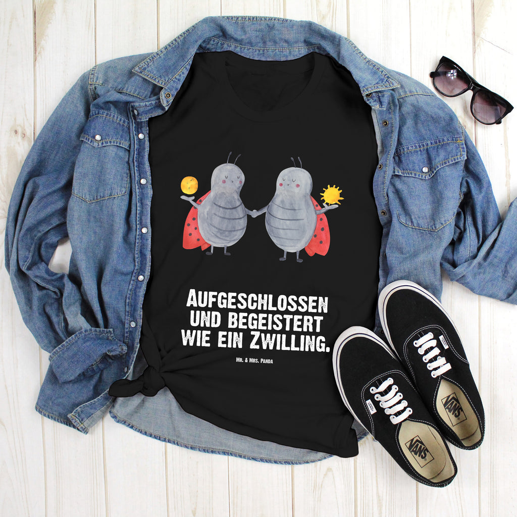 Größe L T-Shirt Sternzeichen Zwilling T-Shirt, Shirt, Tshirt, Lustiges T-Shirt, T-Shirt mit Spruch, Party, Junggesellenabschied, Jubiläum, Geburstag, Herrn, Damen, Männer, Frauen, Schlafshirt, Nachthemd, Sprüche, Tierkreiszeichen, Sternzeichen, Horoskop, Astrologie, Aszendent, Zwillinge, Zwilling Geschenk, Zwilling Sternzeichen, Geburtstag Mai, Geschenk Mai, Geschenk Juni, Marienkäfer, Glückskäfer, Zwillingsbruder, Zwillingsschwester