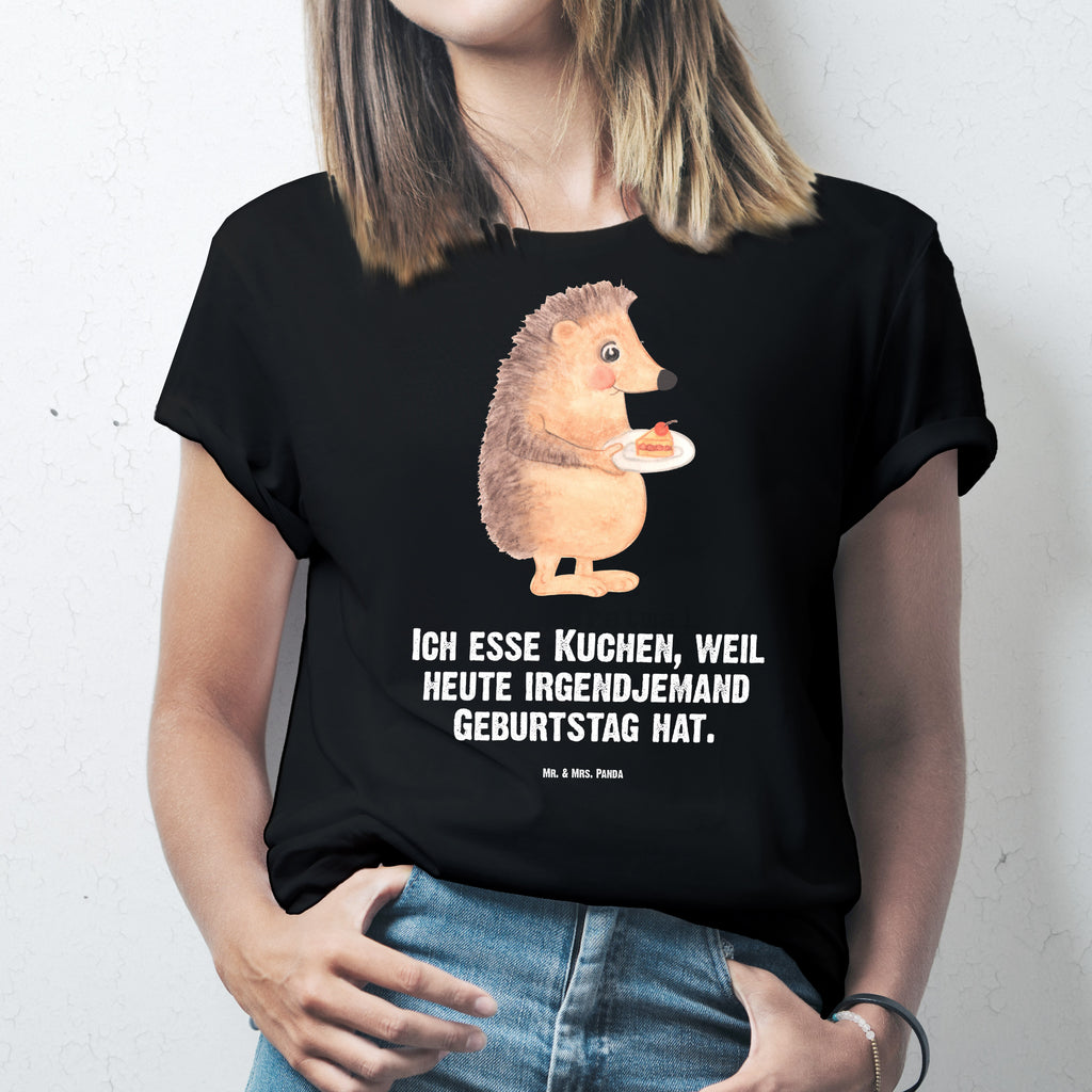 Größe M T-Shirt Igel mit Kuchenstück T-Shirt, Shirt, Tshirt, Lustiges T-Shirt, T-Shirt mit Spruch, Party, Junggesellenabschied, Jubiläum, Geburstag, Herrn, Damen, Männer, Frauen, Schlafshirt, Nachthemd, Sprüche, Tiermotive, Gute Laune, lustige Sprüche, Tiere, Igel, Essen Spruch, Kuchen, Backen Geschenk, Kuchen backen, Einladung Party, Geburtstagskuchen, Torte