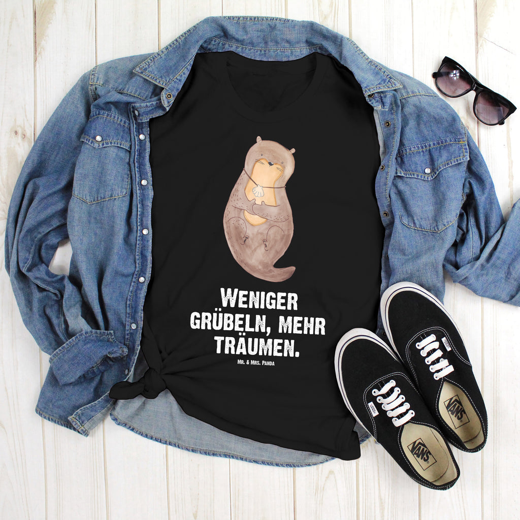 Größe XL T-Shirt Otter mit Muschelmedaillon T-Shirt, Shirt, Tshirt, Lustiges T-Shirt, T-Shirt mit Spruch, Party, Junggesellenabschied, Jubiläum, Geburstag, Herrn, Damen, Männer, Frauen, Schlafshirt, Nachthemd, Sprüche, Otter, Fischotter, Seeotter, Otterliebe, grübeln, träumen, Motivation, Tagträumen, Büro