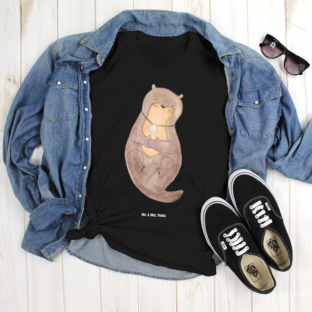 Größe XL T-Shirt Otter mit Muschelmedaillon T-Shirt, Shirt, Tshirt, Lustiges T-Shirt, T-Shirt mit Spruch, Party, Junggesellenabschied, Jubiläum, Geburstag, Herrn, Damen, Männer, Frauen, Schlafshirt, Nachthemd, Sprüche, Otter, Fischotter, Seeotter, Otterliebe, grübeln, träumen, Motivation, Tagträumen, Büro