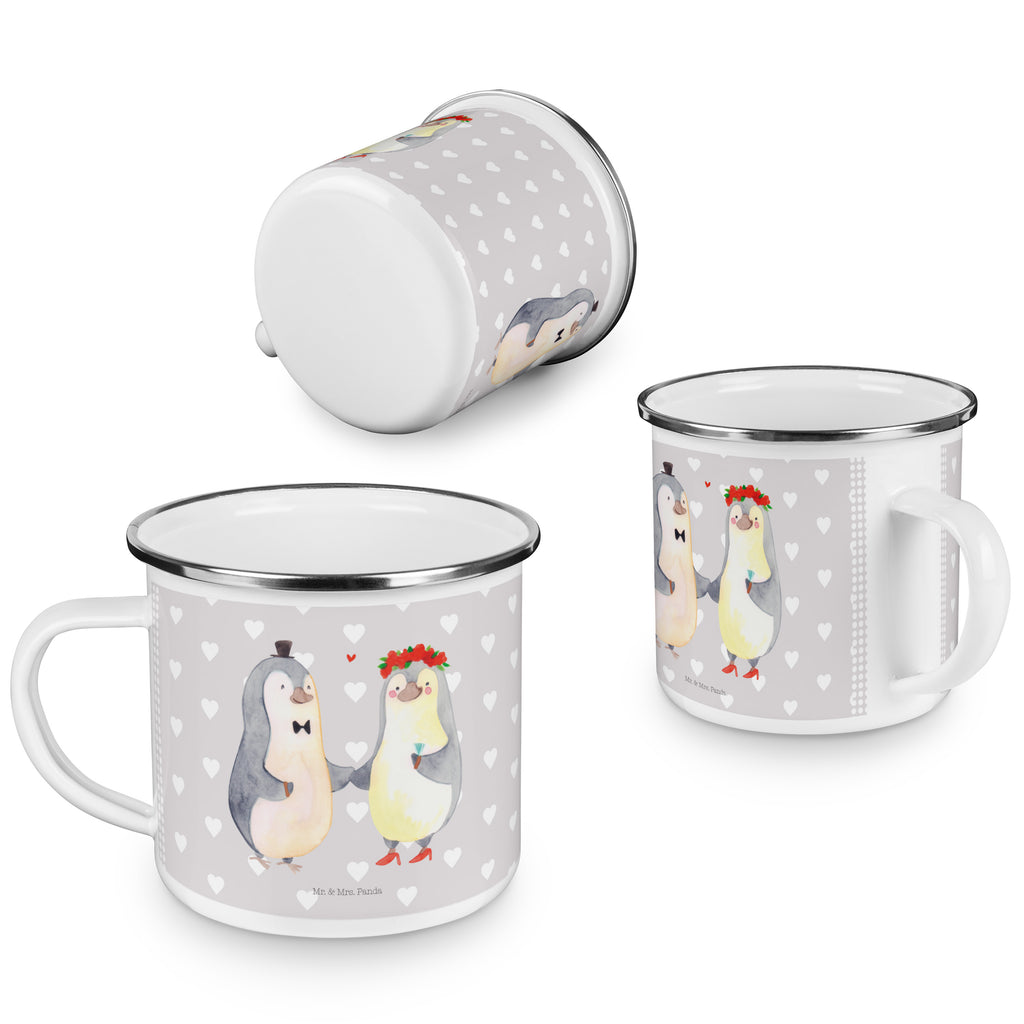 Camping Emaille Tasse Pinguin Heirat Campingtasse, Trinkbecher, Metalltasse, Outdoor Tasse, Emaille Trinkbecher, Blechtasse Outdoor, Emaille Campingbecher, Edelstahl Trinkbecher, Metalltasse für Camping, Kaffee Blechtasse, Camping Tasse Metall, Liebe, Partner, Freund, Freundin, Ehemann, Ehefrau, Heiraten, Verlobung, Heiratsantrag, Liebesgeschenk, Jahrestag, Hocheitstag