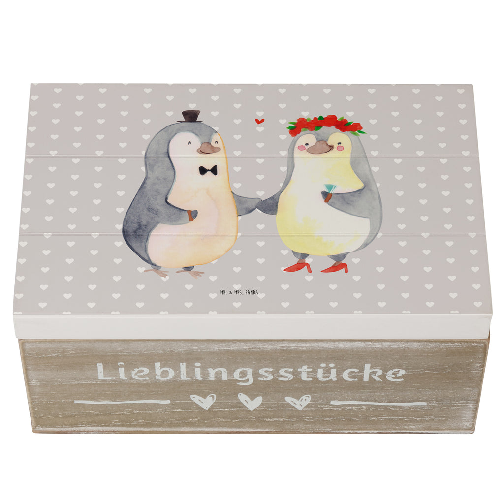 Holzkiste Pinguin Heirat Holzkiste, Kiste, Schatzkiste, Truhe, Schatulle, XXL, Erinnerungsbox, Erinnerungskiste, Dekokiste, Aufbewahrungsbox, Liebe, Partner, Freund, Freundin, Ehemann, Ehefrau, Heiraten, Verlobung, Heiratsantrag, Liebesgeschenk, Jahrestag, Hocheitstag