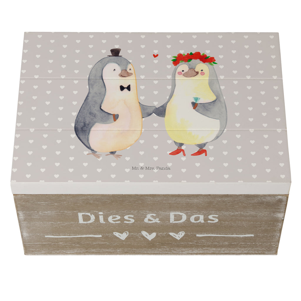Holzkiste Pinguin Heirat Holzkiste, Kiste, Schatzkiste, Truhe, Schatulle, XXL, Erinnerungsbox, Erinnerungskiste, Dekokiste, Aufbewahrungsbox, Liebe, Partner, Freund, Freundin, Ehemann, Ehefrau, Heiraten, Verlobung, Heiratsantrag, Liebesgeschenk, Jahrestag, Hocheitstag