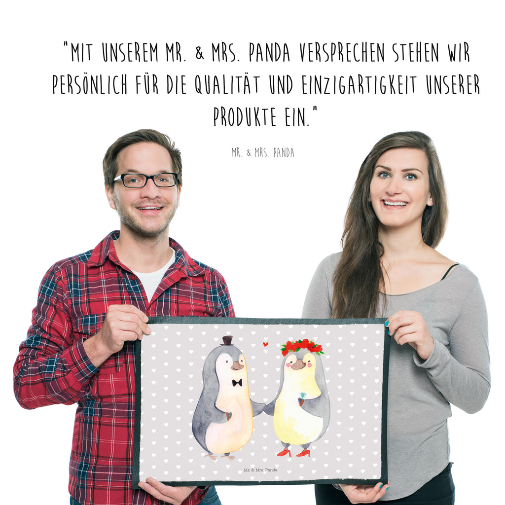 Fußmatte Pinguin Heirat  Türvorleger, Schmutzmatte, Fußabtreter, Matte, Schmutzfänger, Fußabstreifer, Schmutzfangmatte, Türmatte, Motivfußmatte,  Haustürmatte, Vorleger  Liebe,  Partner, Freund, Freundin, Ehemann, Ehefrau, Heiraten, Verlobung, Heiratsantrag, Liebesgeschenk, Jahrestag, Hocheitstag