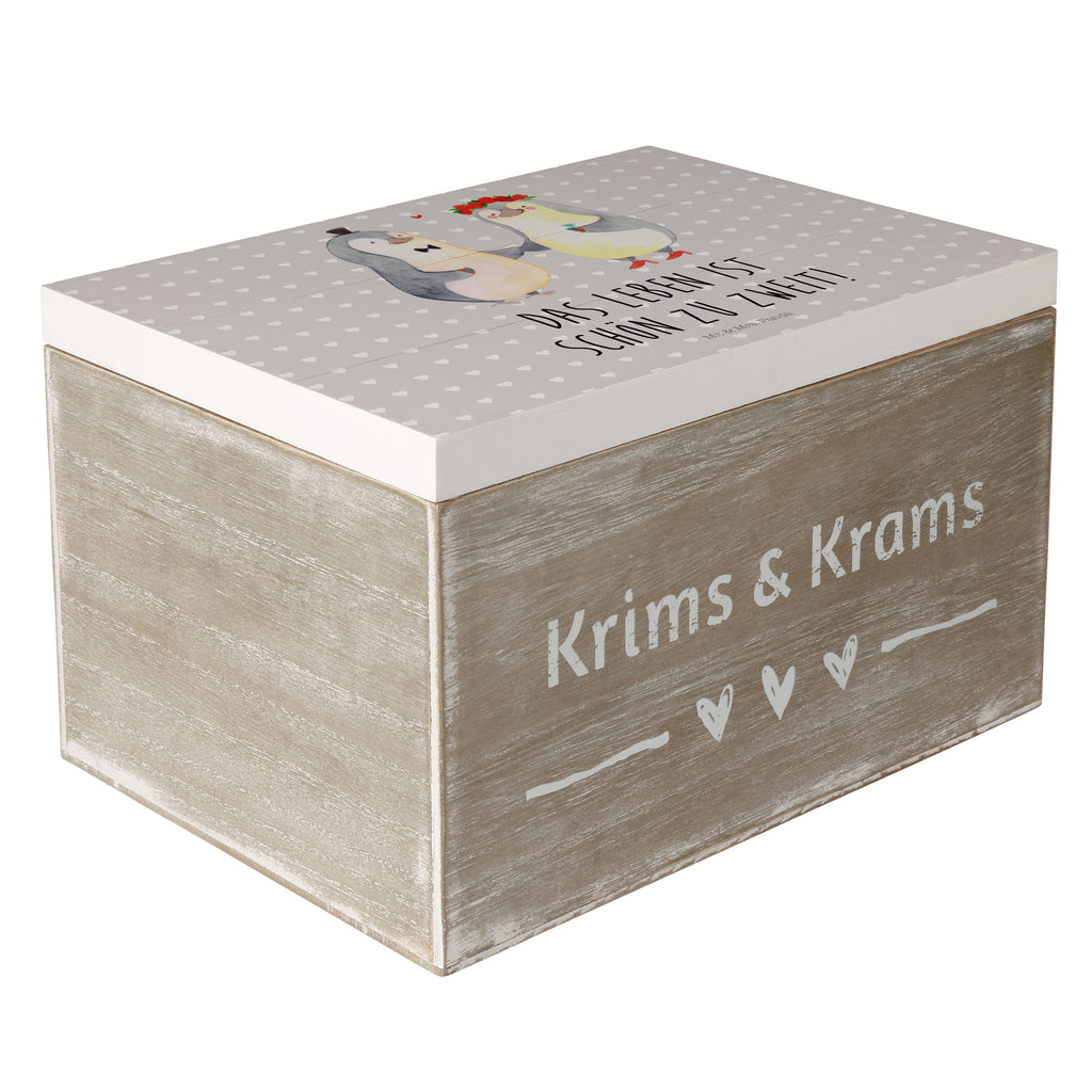 Holzkiste Pinguin Heirat Holzkiste, Kiste, Schatzkiste, Truhe, Schatulle, XXL, Erinnerungsbox, Erinnerungskiste, Dekokiste, Aufbewahrungsbox, Liebe, Partner, Freund, Freundin, Ehemann, Ehefrau, Heiraten, Verlobung, Heiratsantrag, Liebesgeschenk, Jahrestag, Hocheitstag
