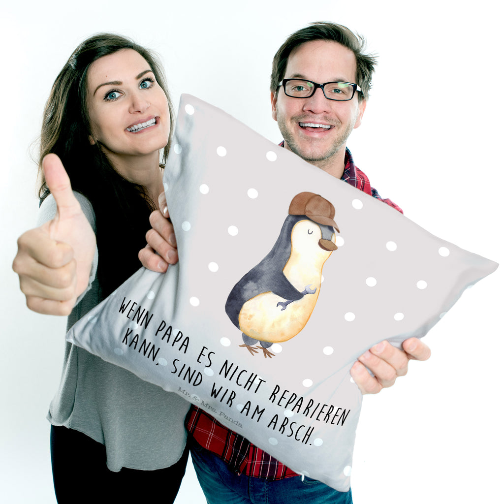 40x40 Kissen Wenn Papa es nicht reparieren kann, sind wir am Arsch Kissenhülle, Kopfkissen, Sofakissen, Dekokissen, Motivkissen, Familie, Vatertag, Muttertag, Bruder, Schwester, Mama, Papa, Oma, Opa, Vater, Geschenk Papa, Bester Papa der Welt