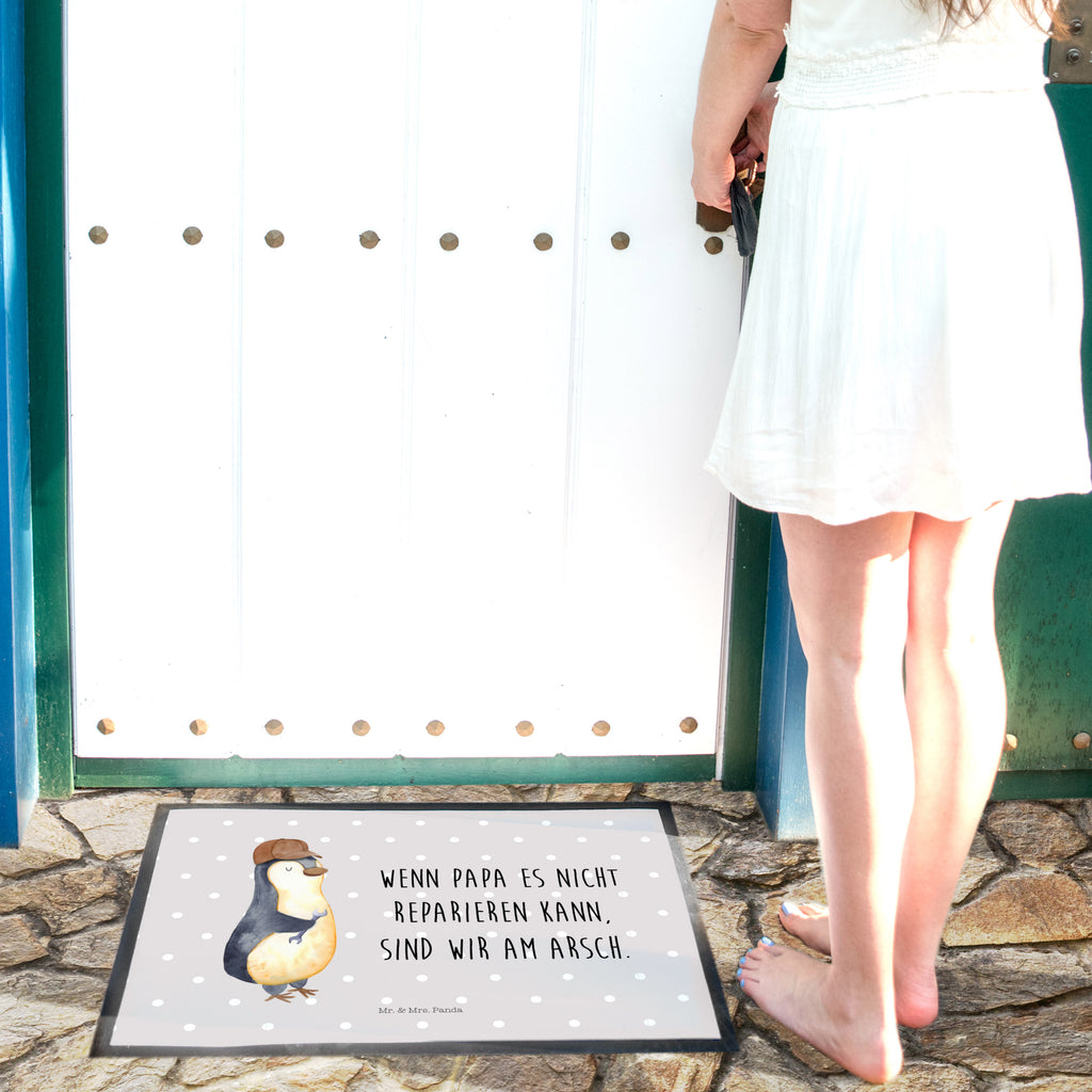 Fußmatte Wenn Papa es nicht reparieren kann, sind wir am Arsch Papa, Vater, Vatertag, Geschenk Papa, Bester Papa der Welt Türvorleger, Schmutzmatte, Fußabtreter, Matte, Schmutzfänger, Fußabstreifer, Schmutzfangmatte, Türmatte, Motivfußmatte,  Haustürmatte, Vorleger  Familie, Vatertag, Muttertag, Bruder, Schwester, Mama, Papa, Oma, Opa