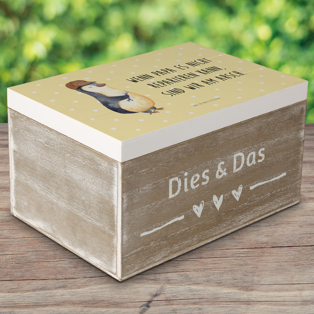 Holzkiste Wenn Papa es nicht reparieren kann, sind wir am Arsch Holzkiste, Kiste, Schatzkiste, Truhe, Schatulle, XXL, Erinnerungsbox, Erinnerungskiste, Dekokiste, Aufbewahrungsbox, Familie, Vatertag, Muttertag, Bruder, Schwester, Mama, Papa, Oma, Opa, Vater, Geschenk Papa, Bester Papa der Welt