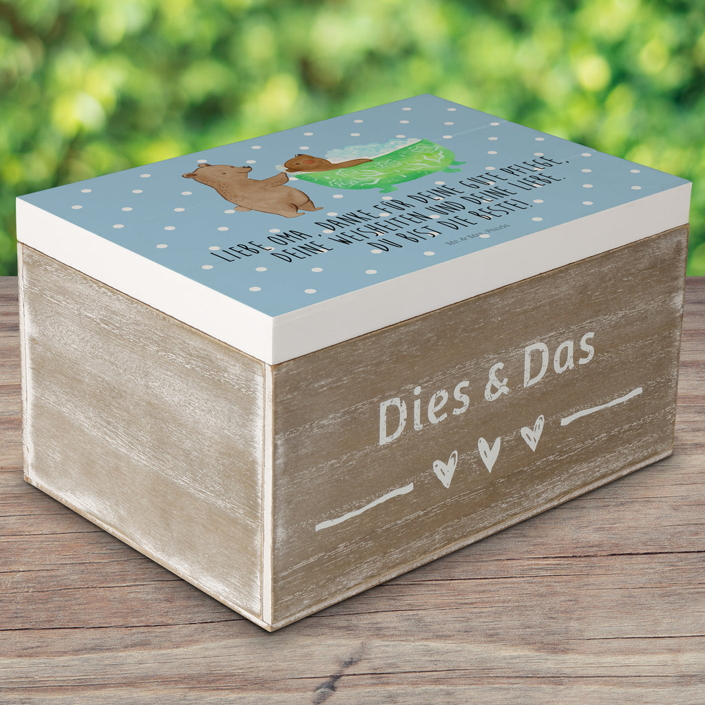 Holzkiste Oma badet Holzkiste, Kiste, Schatzkiste, Truhe, Schatulle, XXL, Erinnerungsbox, Erinnerungskiste, Dekokiste, Aufbewahrungsbox, Familie, Vatertag, Muttertag, Bruder, Schwester, Mama, Papa, Oma, Opa, Großmutter, Enkel, Baden, Liebe
