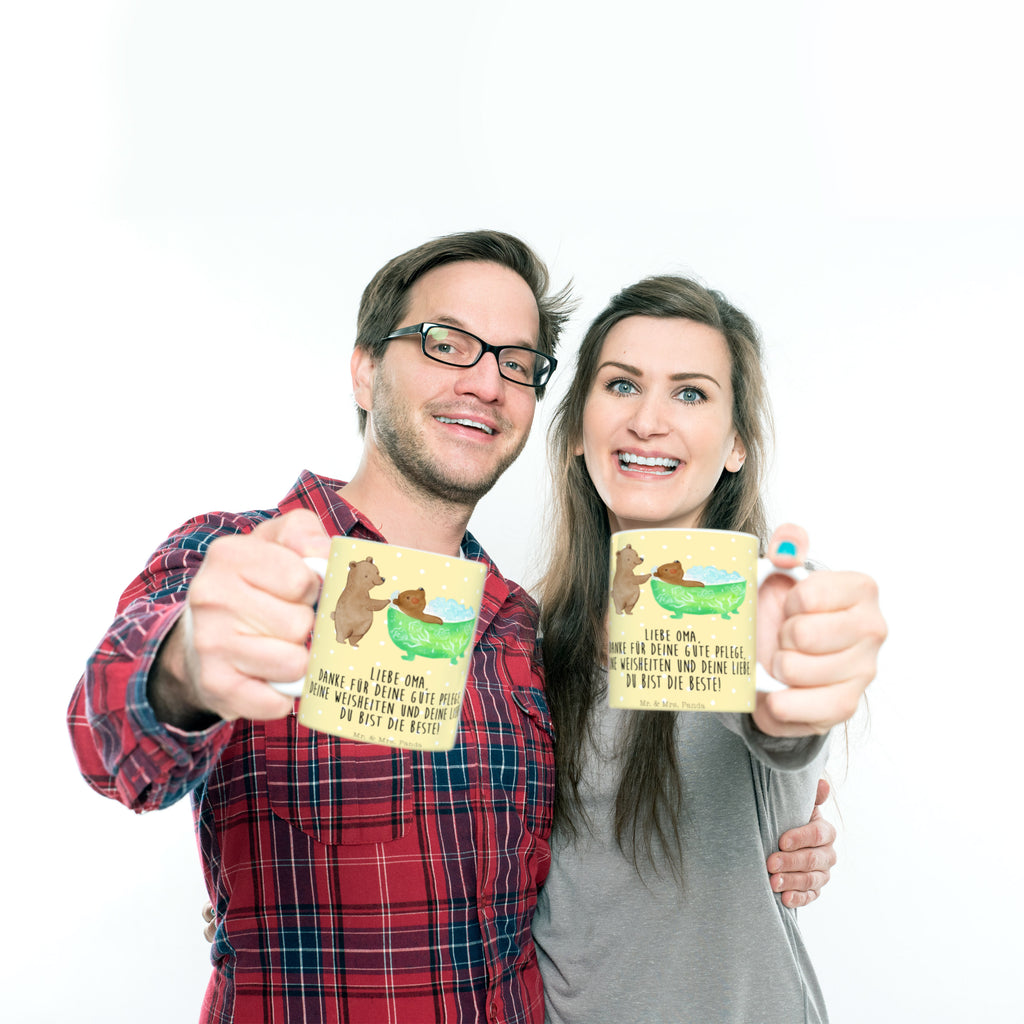 Tasse Oma badet Oma, Großmutter, Enkel, Familie, Baden, Liebe,  Becher, Kaffeetasse, Kaffeebecher, Tee, Frühstück, Büro  Familie, Vatertag, Muttertag, Bruder, Schwester, Mama, Papa, Oma, Opa