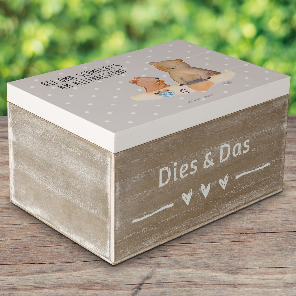 Holzkiste Oma Bär backen Holzkiste, Kiste, Schatzkiste, Truhe, Schatulle, XXL, Erinnerungsbox, Erinnerungskiste, Dekokiste, Aufbewahrungsbox, Familie, Vatertag, Muttertag, Bruder, Schwester, Mama, Papa, Oma, Opa, Omi, Lieblingsoma, Lieblingsomi, backen, kochen, beste Köchin
