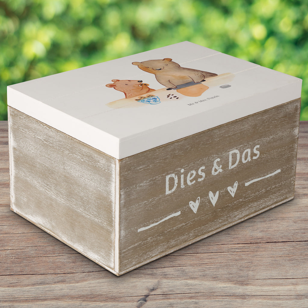 Holzkiste Oma Bär backen Holzkiste, Kiste, Schatzkiste, Truhe, Schatulle, XXL, Erinnerungsbox, Erinnerungskiste, Dekokiste, Aufbewahrungsbox, Familie, Vatertag, Muttertag, Bruder, Schwester, Mama, Papa, Oma, Opa, Omi, Lieblingsoma, Lieblingsomi, backen, kochen, beste Köchin