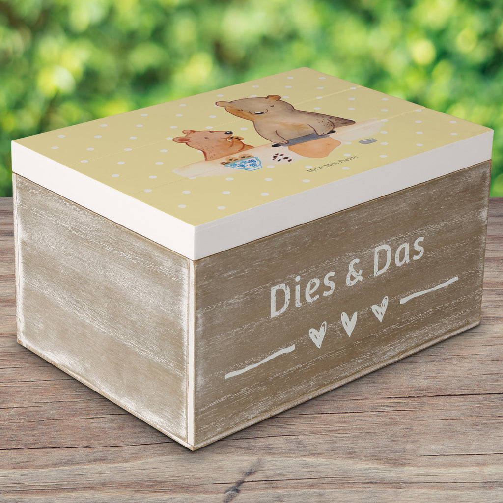 Holzkiste Oma Bär backen Holzkiste, Kiste, Schatzkiste, Truhe, Schatulle, XXL, Erinnerungsbox, Erinnerungskiste, Dekokiste, Aufbewahrungsbox, Familie, Vatertag, Muttertag, Bruder, Schwester, Mama, Papa, Oma, Opa, Omi, Lieblingsoma, Lieblingsomi, backen, kochen, beste Köchin
