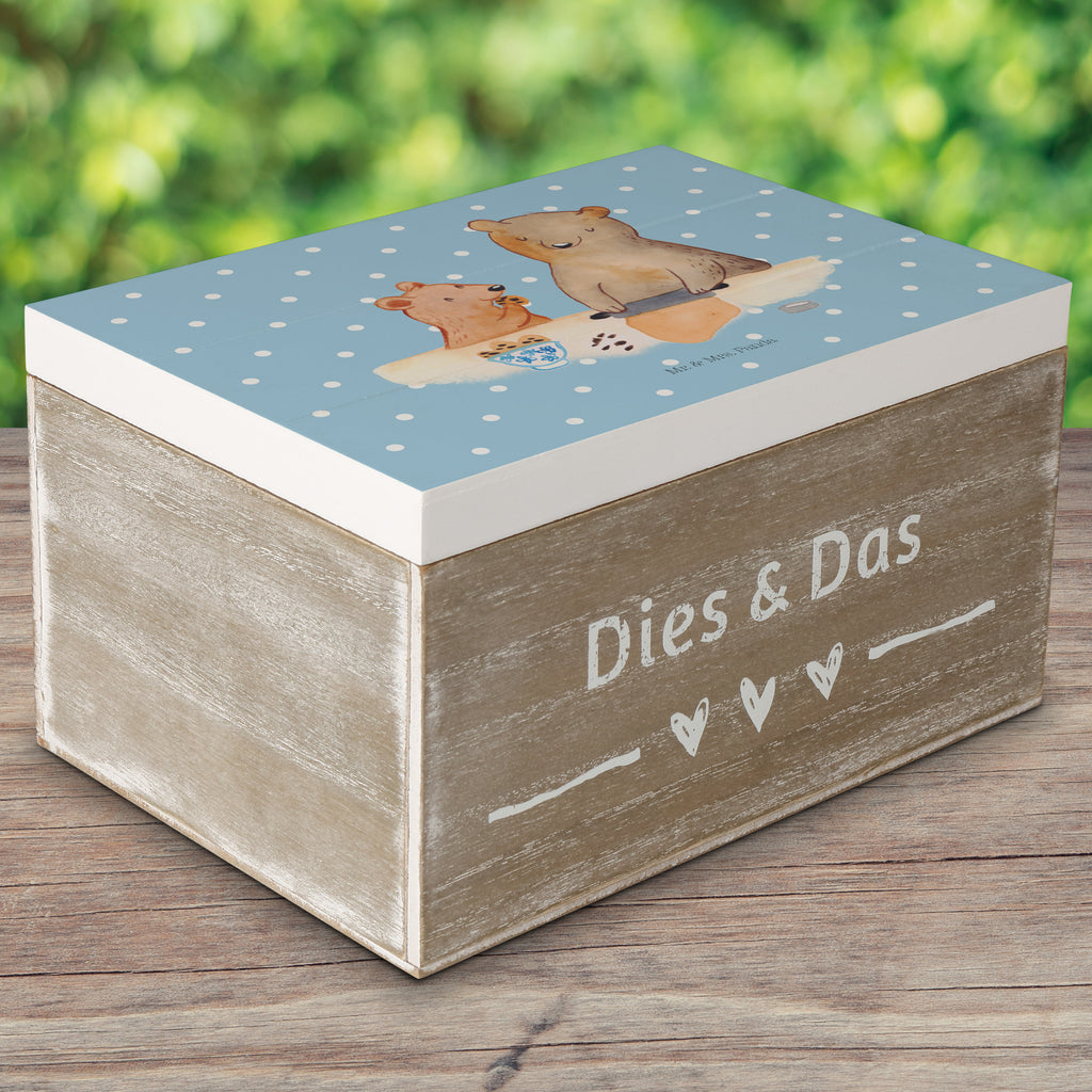 Holzkiste Oma Bär backen Holzkiste, Kiste, Schatzkiste, Truhe, Schatulle, XXL, Erinnerungsbox, Erinnerungskiste, Dekokiste, Aufbewahrungsbox, Familie, Vatertag, Muttertag, Bruder, Schwester, Mama, Papa, Oma, Opa, Omi, Lieblingsoma, Lieblingsomi, backen, kochen, beste Köchin