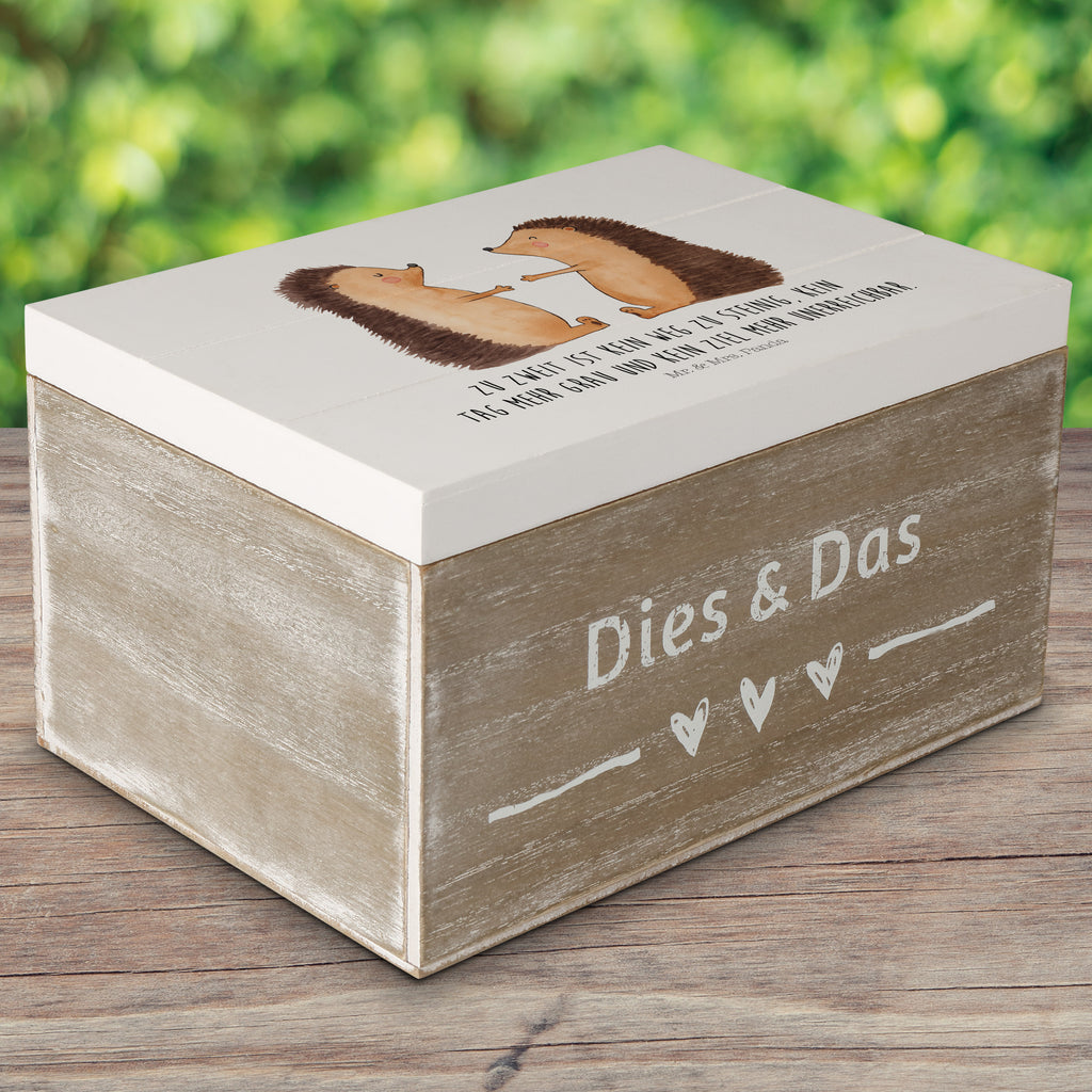 Holzkiste Hochzeit Igel Liebe Holzkiste, Kiste, Schatzkiste, Truhe, Schatulle, XXL, Erinnerungsbox, Erinnerungskiste, Dekokiste, Aufbewahrungsbox, Hochzeit, Hochzeitsgeschenk, Ehe, Hochzeitsfeier, Trauung, Trauungsgeschenk, Hochzeitskarte, Verlobungsfeier, Verlobungsgeschenk, Hochzeitsgeschenkideen, Hochzeitsgeschenke für Brautpaar, Igel, Paar, Liebe, Freund, Freundin, Paargeschenk