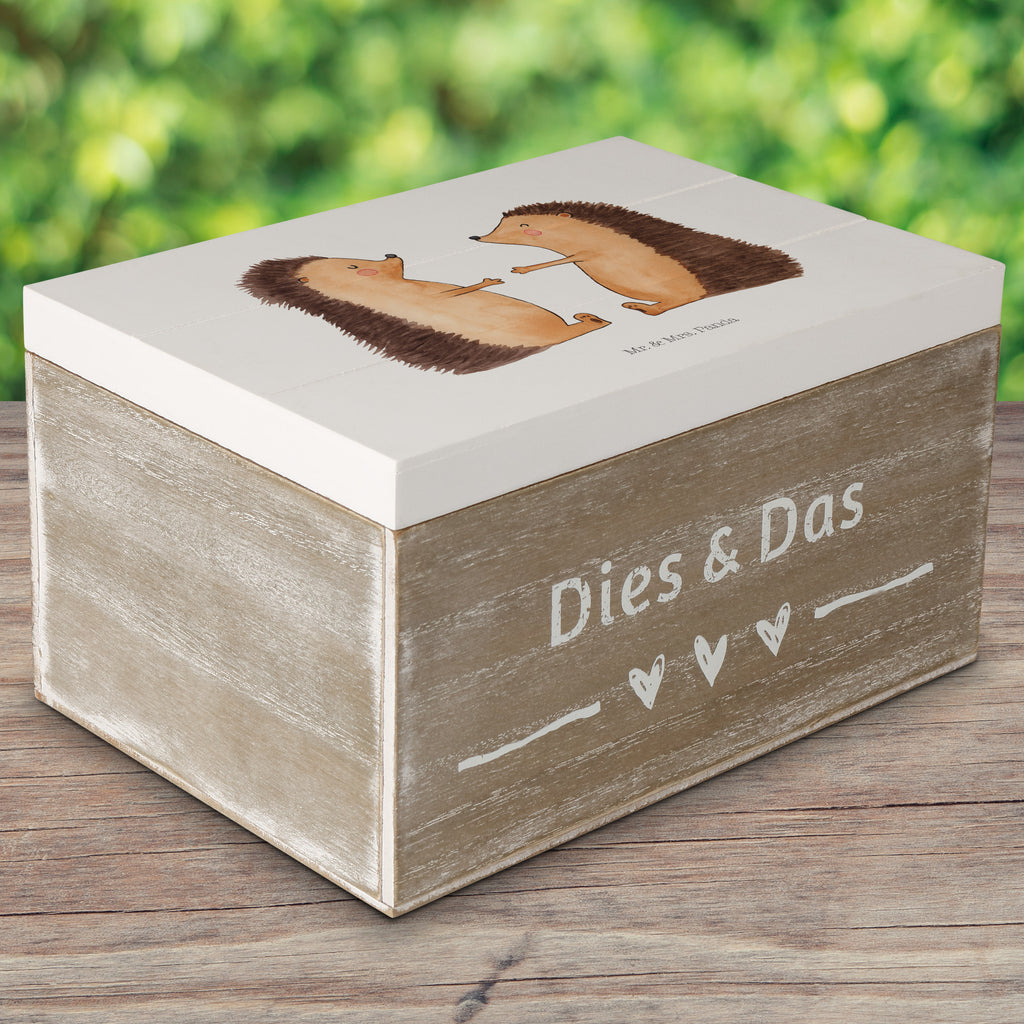 Holzkiste Hochzeit Igel Liebe Holzkiste, Kiste, Schatzkiste, Truhe, Schatulle, XXL, Erinnerungsbox, Erinnerungskiste, Dekokiste, Aufbewahrungsbox, Hochzeit, Hochzeitsgeschenk, Ehe, Hochzeitsfeier, Trauung, Trauungsgeschenk, Hochzeitskarte, Verlobungsfeier, Verlobungsgeschenk, Hochzeitsgeschenkideen, Hochzeitsgeschenke für Brautpaar, Igel, Paar, Liebe, Freund, Freundin, Paargeschenk