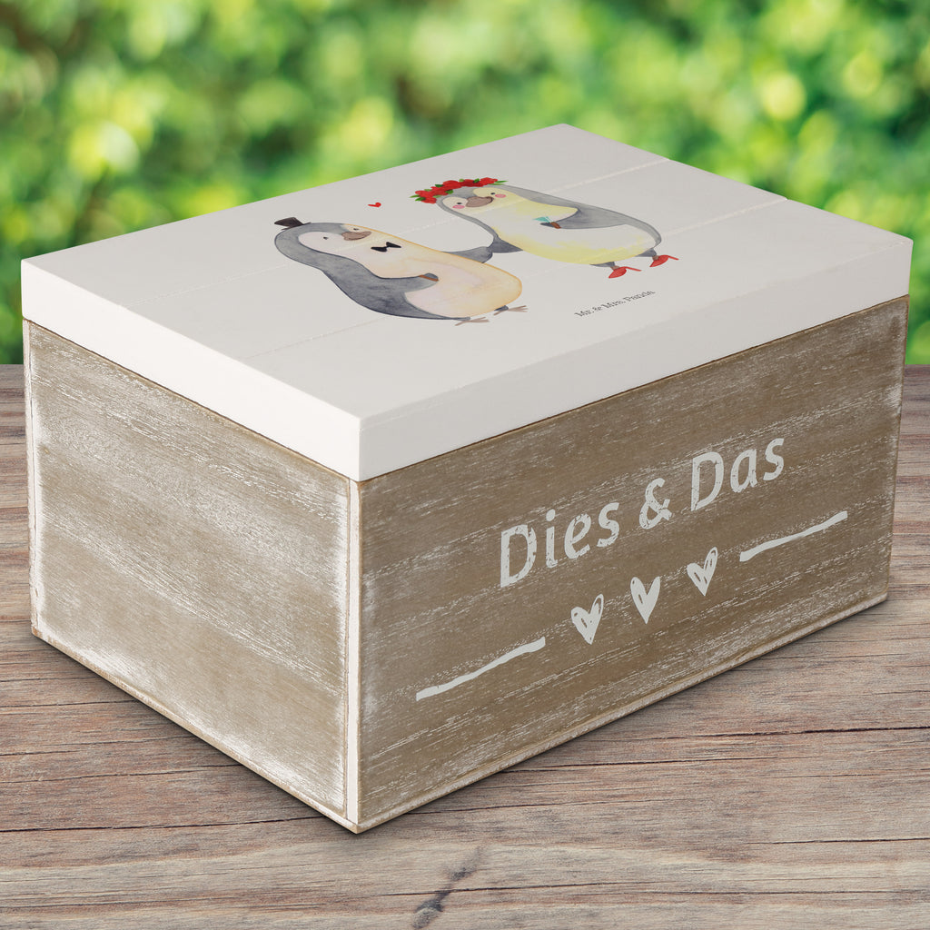 Holzkiste Hochzeitspaar Pinguin Holzkiste, Kiste, Schatzkiste, Truhe, Schatulle, XXL, Erinnerungsbox, Erinnerungskiste, Dekokiste, Aufbewahrungsbox, Hochzeit, Hochzeitsgeschenk, Ehe, Hochzeitsfeier, Trauung, Trauungsgeschenk, Hochzeitskarte, Verlobungsfeier, Verlobungsgeschenk, Hochzeitsgeschenkideen, Hochzeitsgeschenke für Brautpaar, Pinguin, Pinguine, Hochzeitstag, geschenkidee Hochzeit, Gastgeschenk