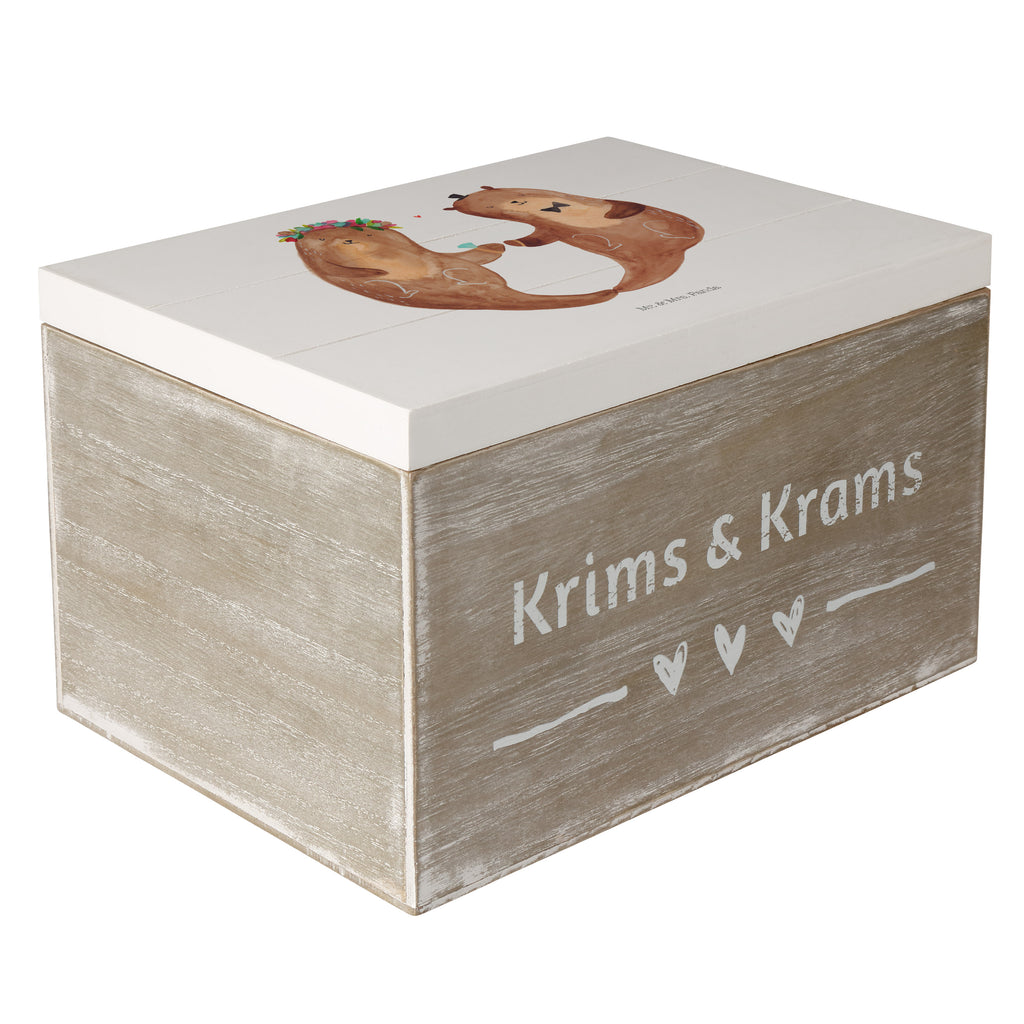 Holzkiste Hochzeitspaar Otter Holzkiste, Kiste, Schatzkiste, Truhe, Schatulle, XXL, Erinnerungsbox, Erinnerungskiste, Dekokiste, Aufbewahrungsbox, Hochzeit, Hochzeitsgeschenk, Ehe, Hochzeitsfeier, Trauung, Trauungsgeschenk, Hochzeitskarte, Verlobungsfeier, Verlobungsgeschenk, Hochzeitsgeschenkideen, Hochzeitsgeschenke für Brautpaar, Hochzeitstag, Geschenk zur Hochzeit