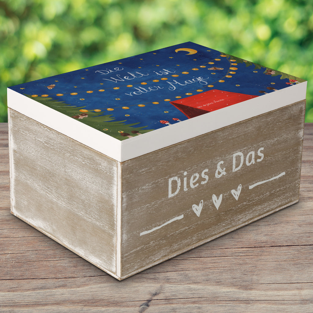 Holzkiste Die Welt ist voller Magie  Holzkiste, Kiste, Schatzkiste, Truhe, Schatulle, XXL,  Erinnerungsbox, Erinnerungskiste, Dekokiste, Aufbewahrungsbox  Blumen Deko, Frühlings Deko, Sommer Deko, Dekoration, positive Botschaft, Naturliebhaber, Outdoor, Natur, Abenteuer