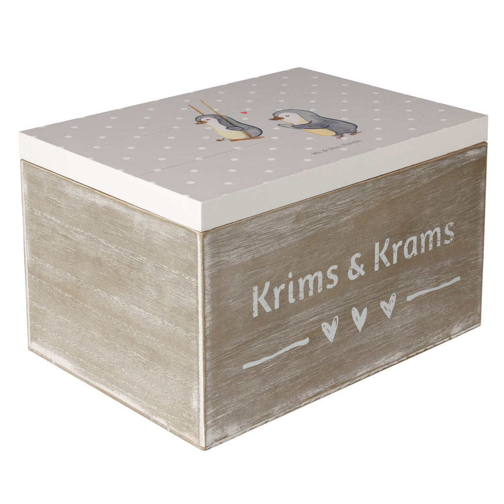 Holzkiste Pinguin Oma schaukeln Holzkiste, Kiste, Schatzkiste, Truhe, Schatulle, XXL, Erinnerungsbox, Erinnerungskiste, Dekokiste, Aufbewahrungsbox, Familie, Vatertag, Muttertag, Bruder, Schwester, Mama, Papa, Oma, Opa, beste Oma, Lieblingsoma, Geschenk für Oma, Omi, Großmutter