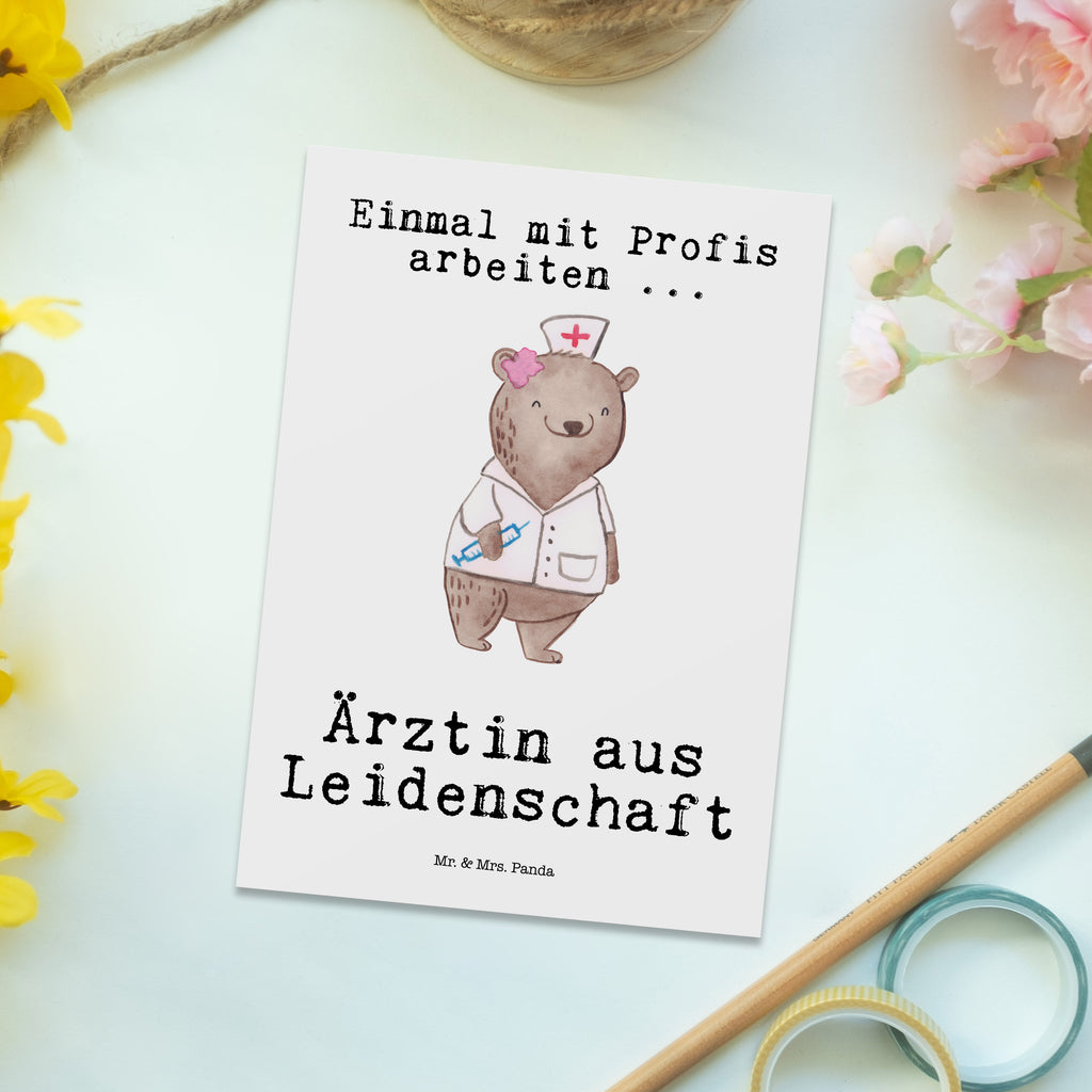 Postkarte Ärztin aus Leidenschaft Geschenkkarte, Grußkarte, Karte, Einladung, Ansichtskarte, Geburtstagskarte, Einladungskarte, Beruf, Ausbildung, Jubiläum, Abschied, Rente, Kollege, Kollegin, Geschenk, Schenken, Arbeitskollege, Mitarbeiter, Firma, Danke, Dankeschön, Ärztin, Hausärztin, Medizinerin, Doktorin, Medizinstudium, Doktortitel, Arztpraxis