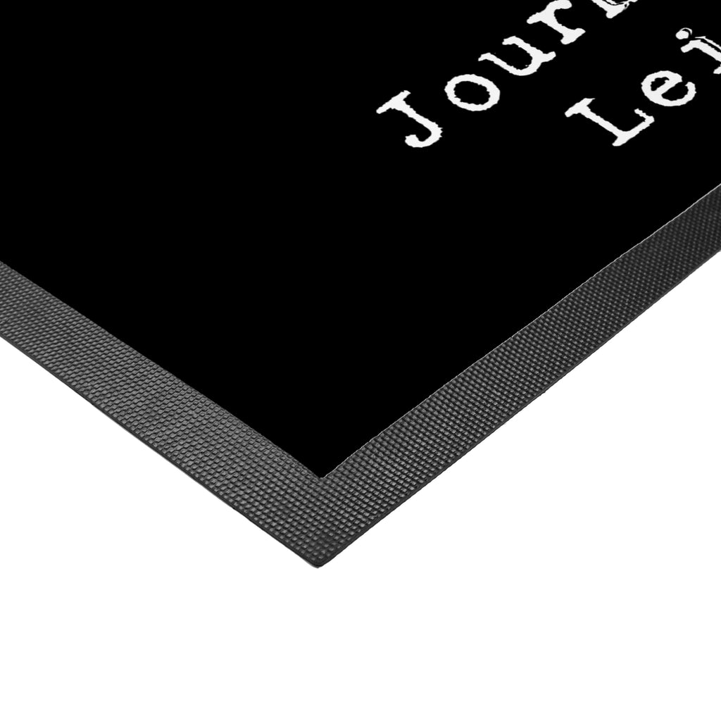 Fußmatte Journalistin aus Leidenschaft Türvorleger, Schmutzmatte, Fußabtreter, Matte, Schmutzfänger, Fußabstreifer, Schmutzfangmatte, Türmatte, Motivfußmatte, Haustürmatte, Vorleger, Beruf, Ausbildung, Jubiläum, Abschied, Rente, Kollege, Kollegin, Geschenk, Schenken, Arbeitskollege, Mitarbeiter, Firma, Danke, Dankeschön, Journalistin, Reporterin, Redakteurin, Pressebüro, Studium