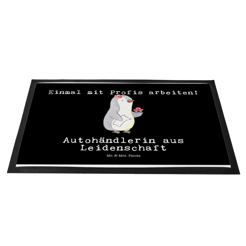 Fußmatte Autohändlerin aus Leidenschaft Autohändlerin, Eröffnung Autohaus, Autohandel, Gebrauchtwagenhändlerin, Autoverkäuferin,   Türvorleger, Schmutzmatte, Fußabtreter, Matte, Schmutzfänger, Fußabstreifer, Schmutzfangmatte, Türmatte, Motivfußmatte,  Haustürmatte, Vorleger  Beruf, Ausbildung, Jubiläum, Abschied, Rente, Kollege, Kollegin, Geschenk, Schenken, Arbeitskollege, Mitarbeiter, Firma, Danke, Dankeschön