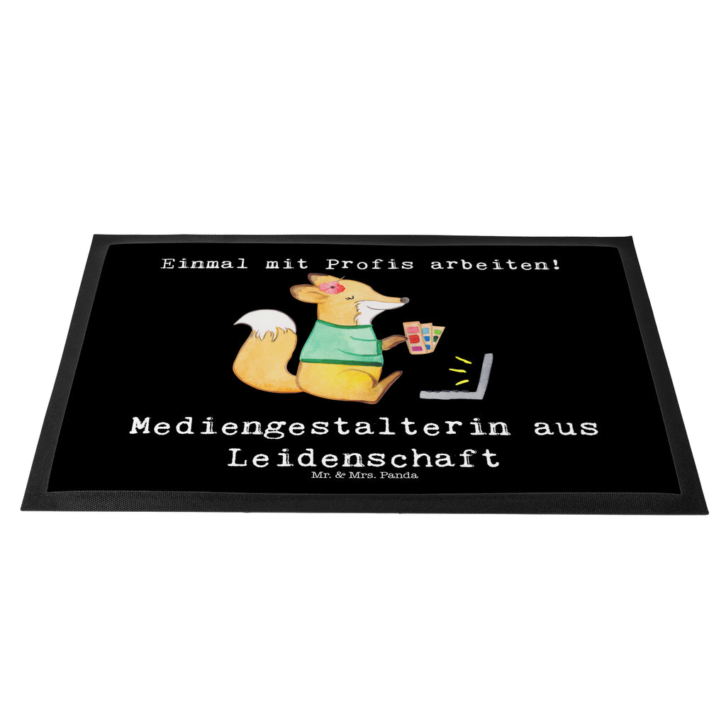 Fußmatte Mediengestalterin aus Leidenschaft Türvorleger, Schmutzmatte, Fußabtreter, Matte, Schmutzfänger, Fußabstreifer, Schmutzfangmatte, Türmatte, Motivfußmatte, Haustürmatte, Vorleger, Beruf, Ausbildung, Jubiläum, Abschied, Rente, Kollege, Kollegin, Geschenk, Schenken, Arbeitskollege, Mitarbeiter, Firma, Danke, Dankeschön, Grafikerin, Designer, Mediengestalter, Grafikdesignerin