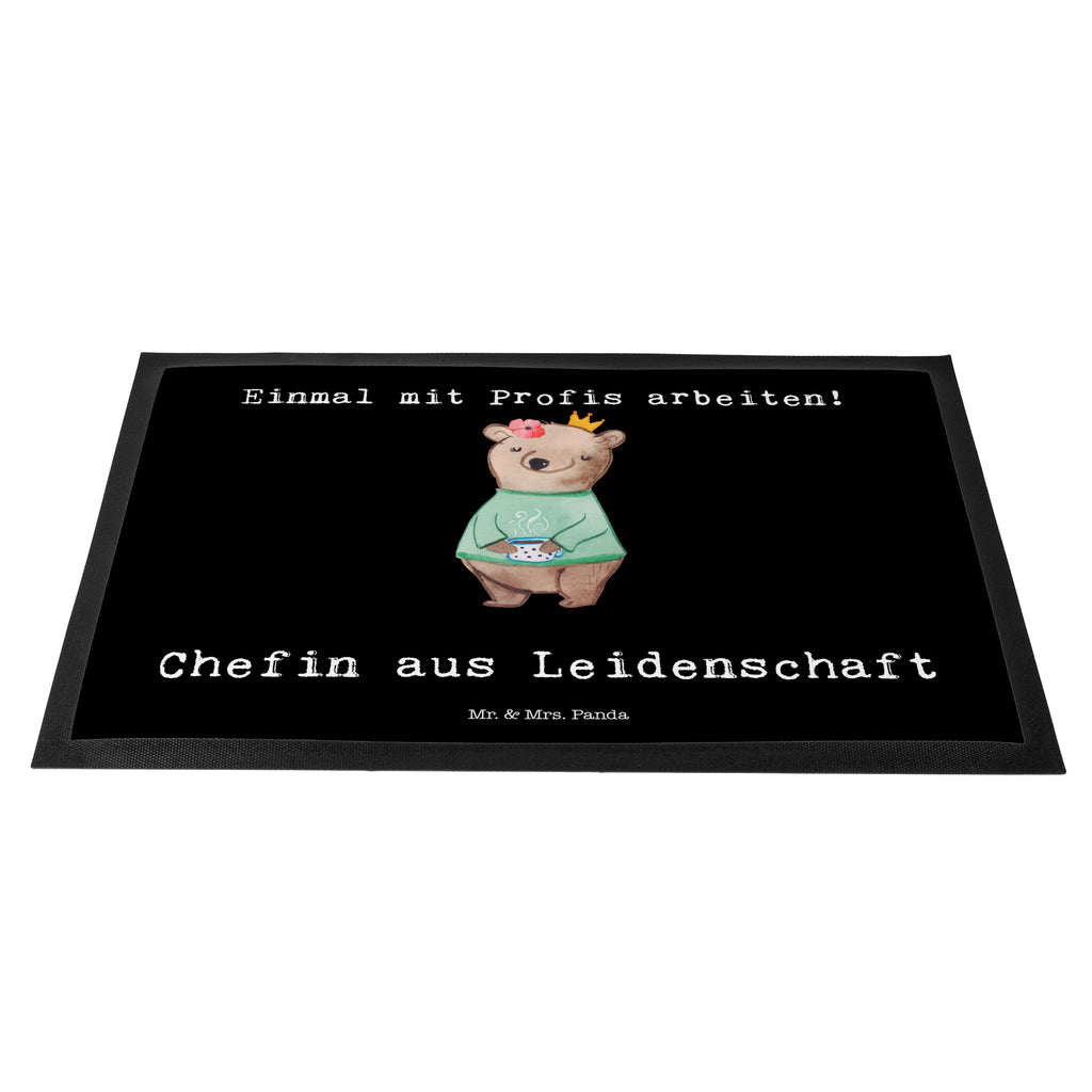 Fußmatte Chefin aus Leidenschaft CEO, Chefin, Führungskraft, Geschäftsinhaberin, Firmeninhaberin, Unternehmensinhaberin, Direktorin, Leiterin,  Türvorleger, Schmutzmatte, Fußabtreter, Matte, Schmutzfänger, Fußabstreifer, Schmutzfangmatte, Türmatte, Motivfußmatte,  Haustürmatte, Vorleger  Beruf, Ausbildung, Jubiläum, Abschied, Rente, Kollege, Kollegin, Geschenk, Schenken, Arbeitskollege, Mitarbeiter, Firma, Danke, Dankeschön